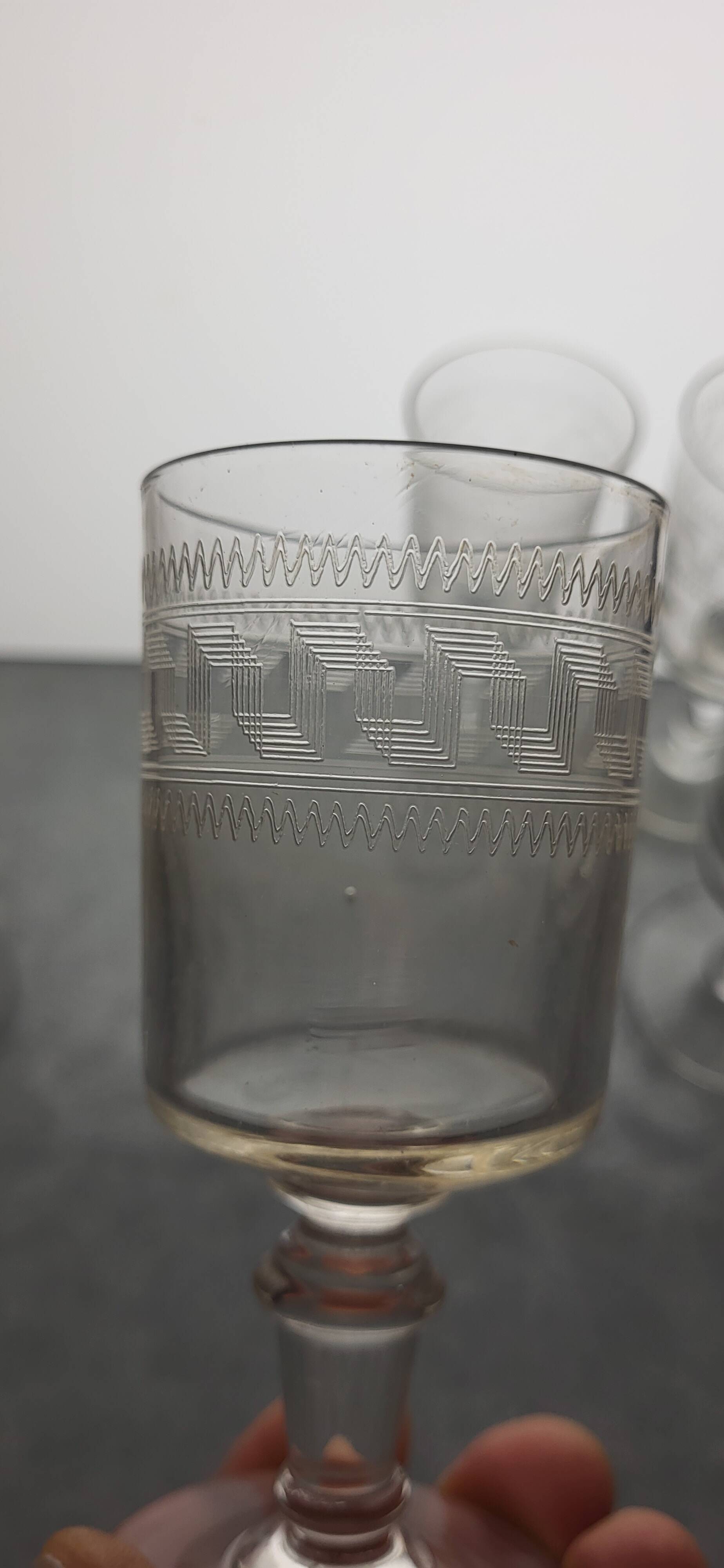 6 wine glasses with Greek-style decoration