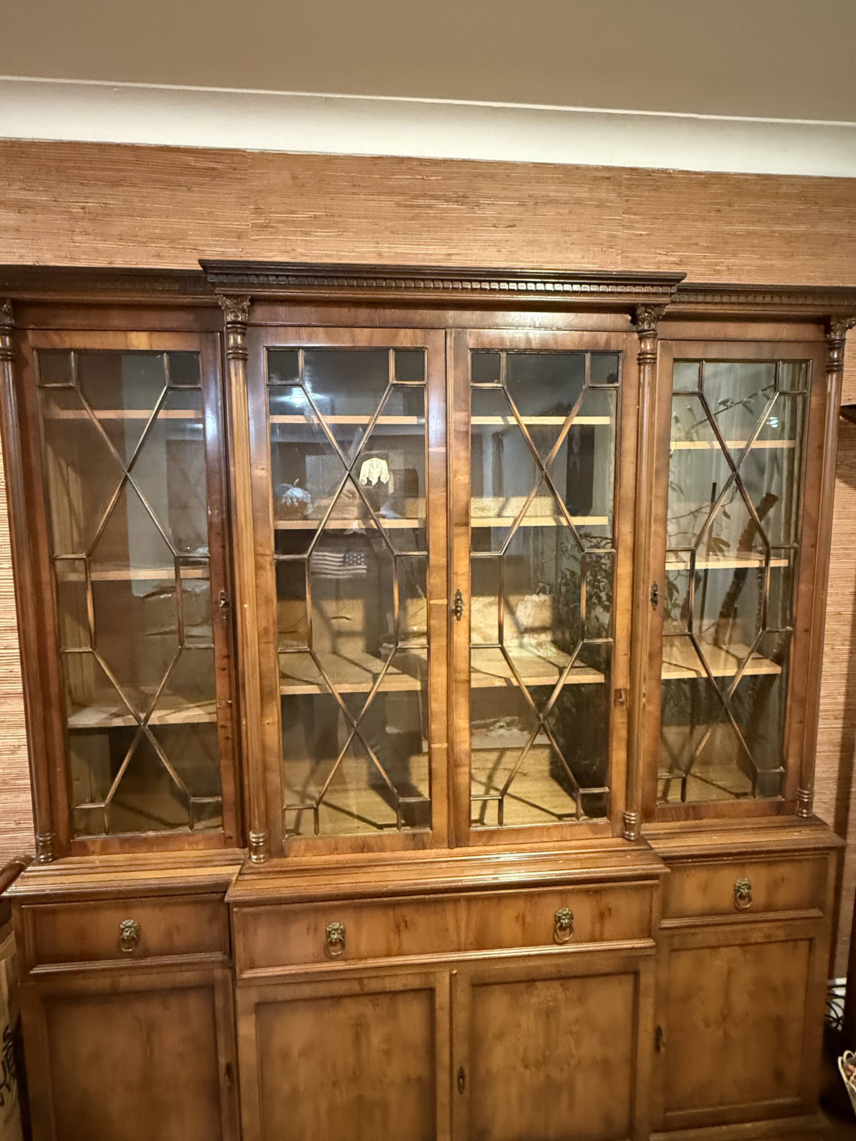 English-style display cabinet/library
