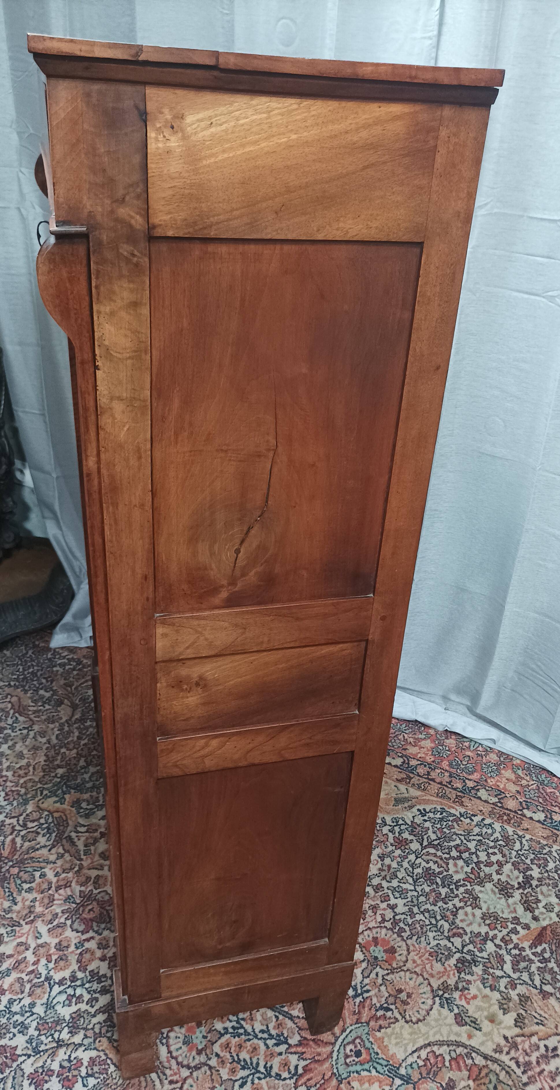 Secrétaire époque Restauration en noyer