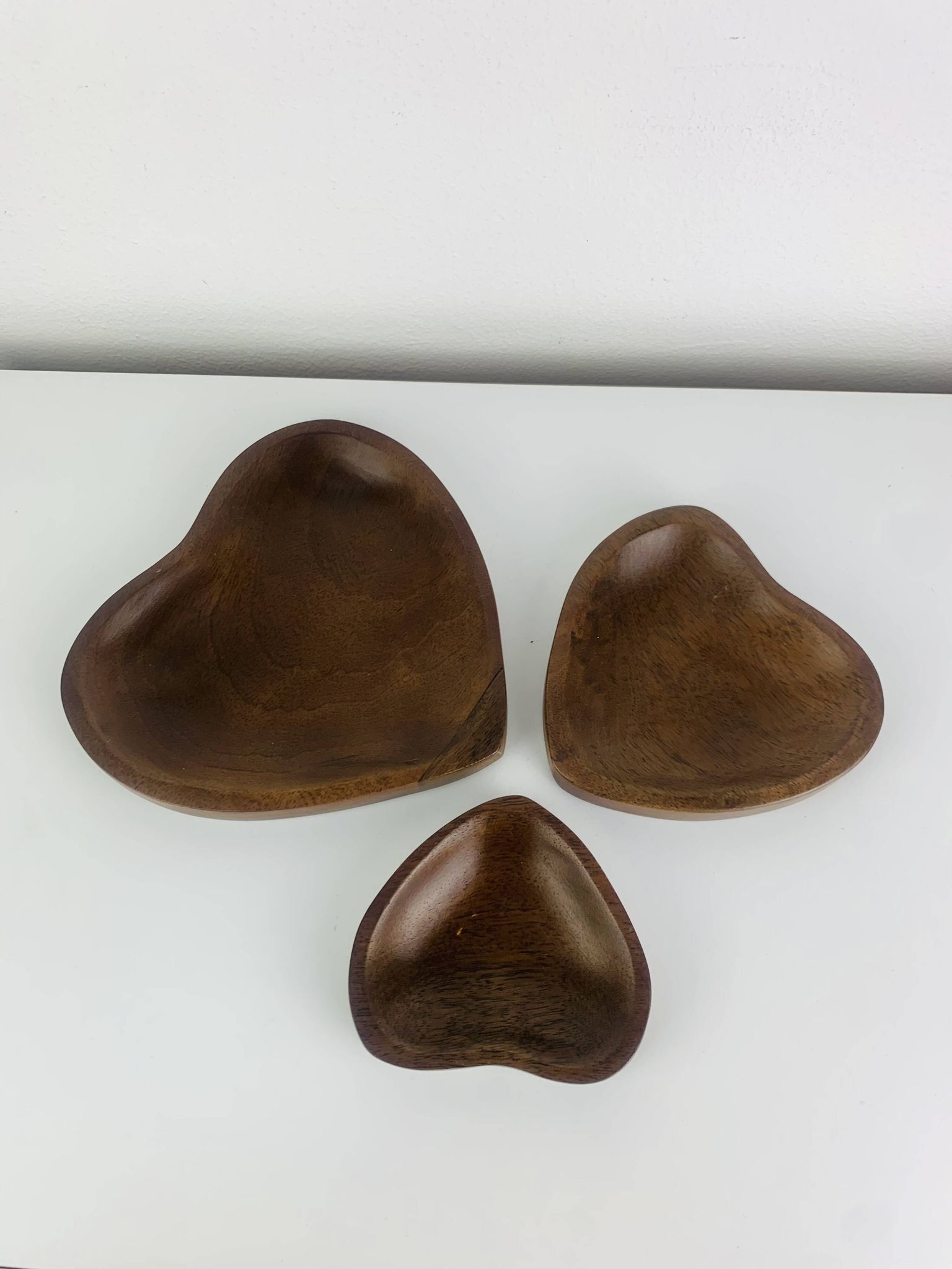 Set de 3 vide poches scandinaves en teck, forme cœur