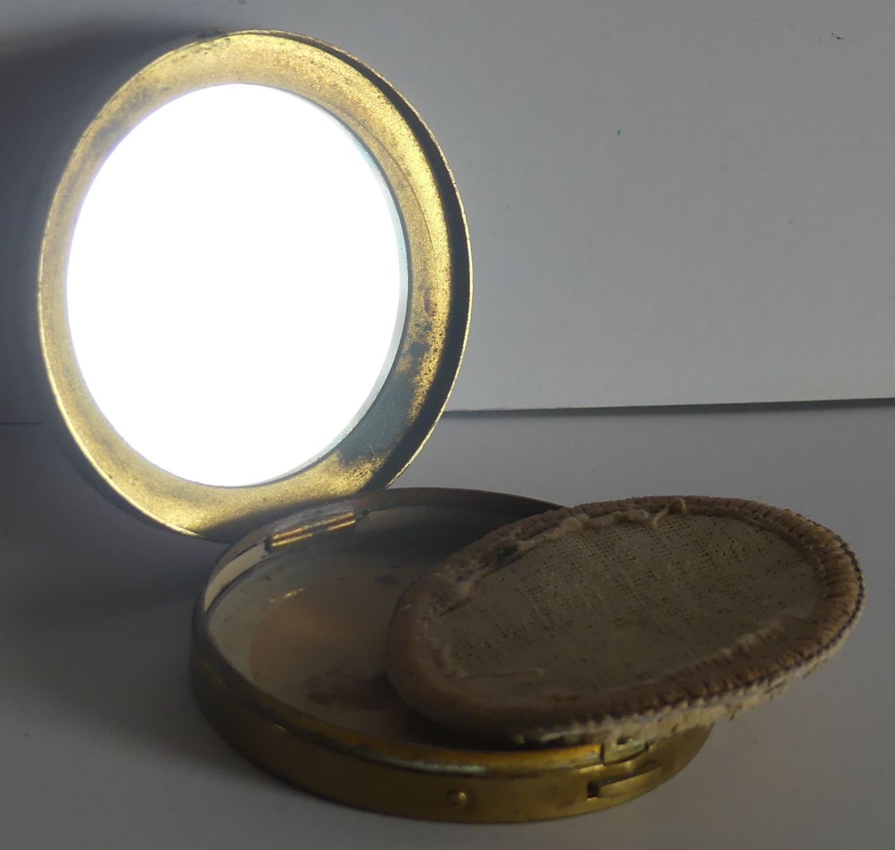 Coty bag powder tray