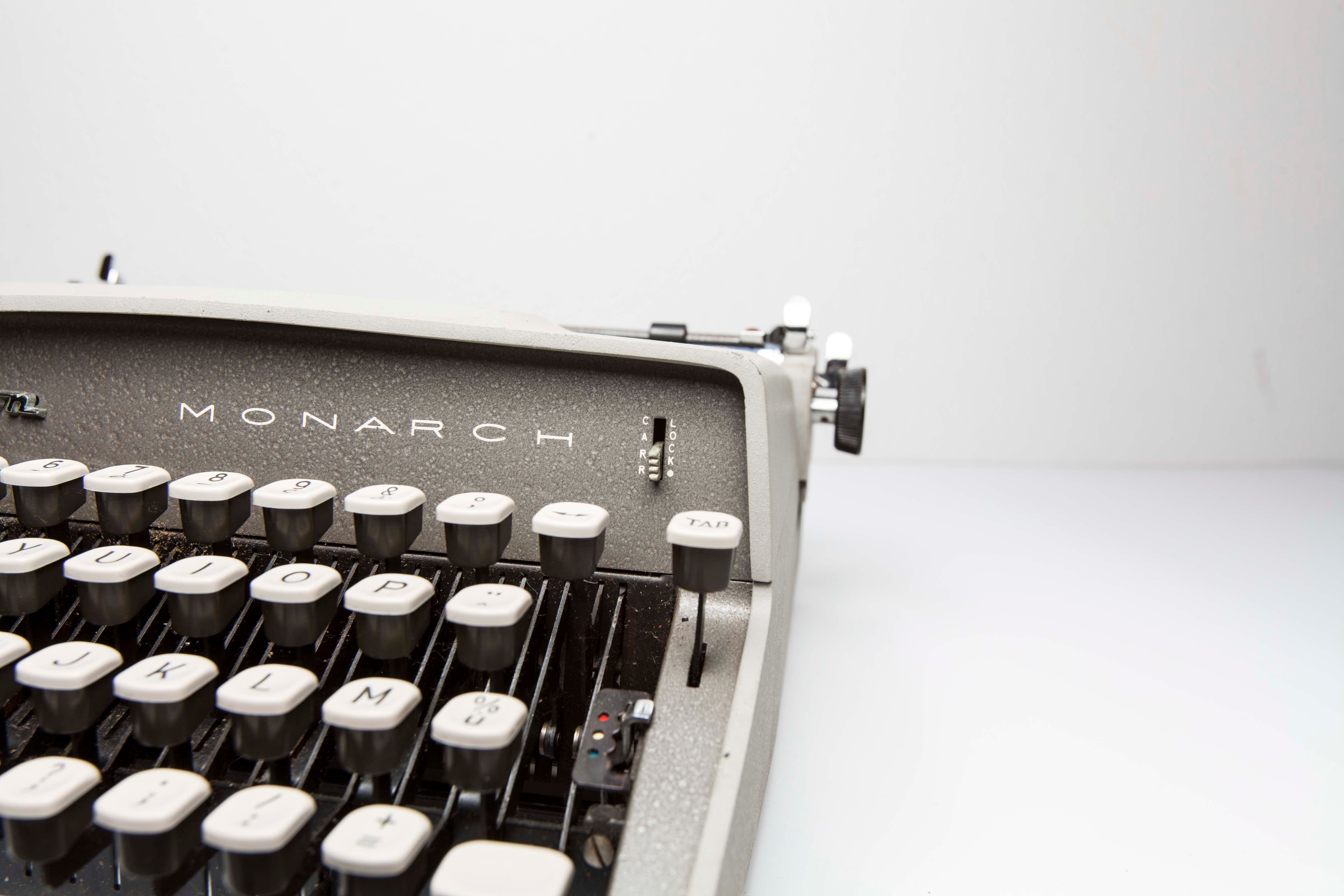 Typewriter Remington Monarch
