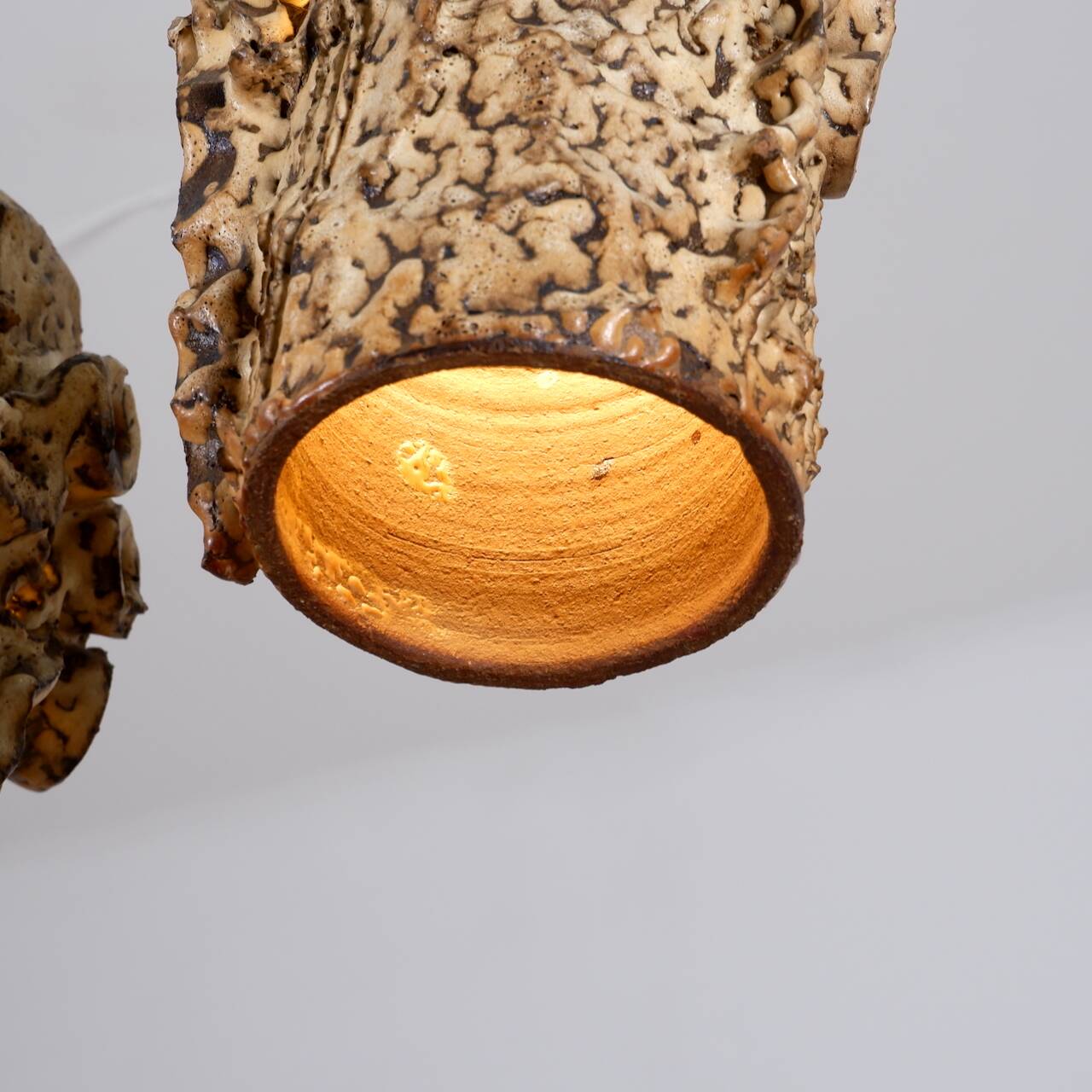Lampes suspendues sculpturales en céramique par Bodil Marie Nielsen