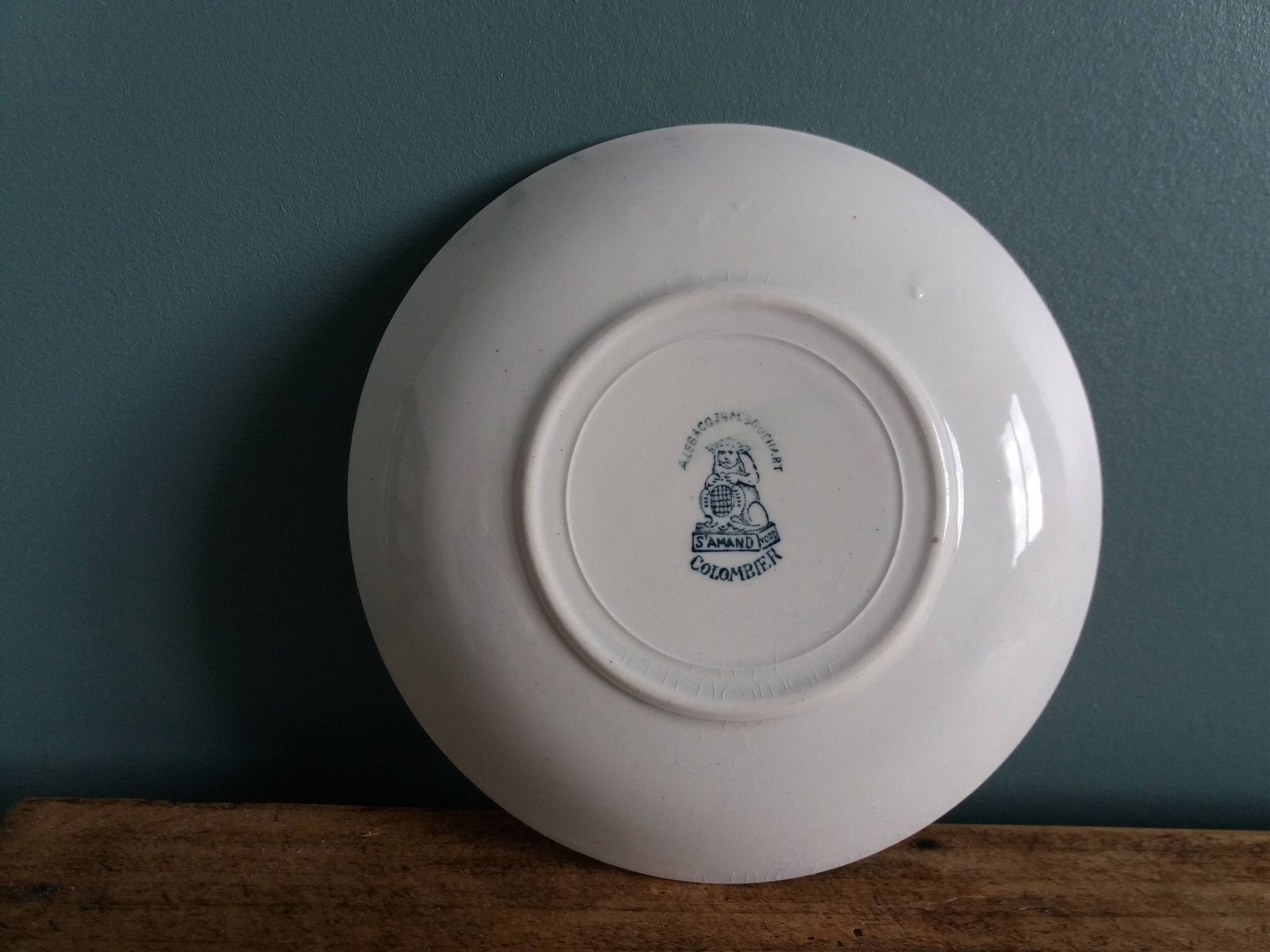 Saint Amand plate by Lebacqz & Bouchart, Colombier decoration, early 20th century