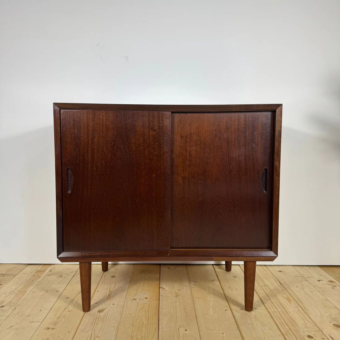 Buffet cola in rosewood with sliding doors – Mid-Century Modern