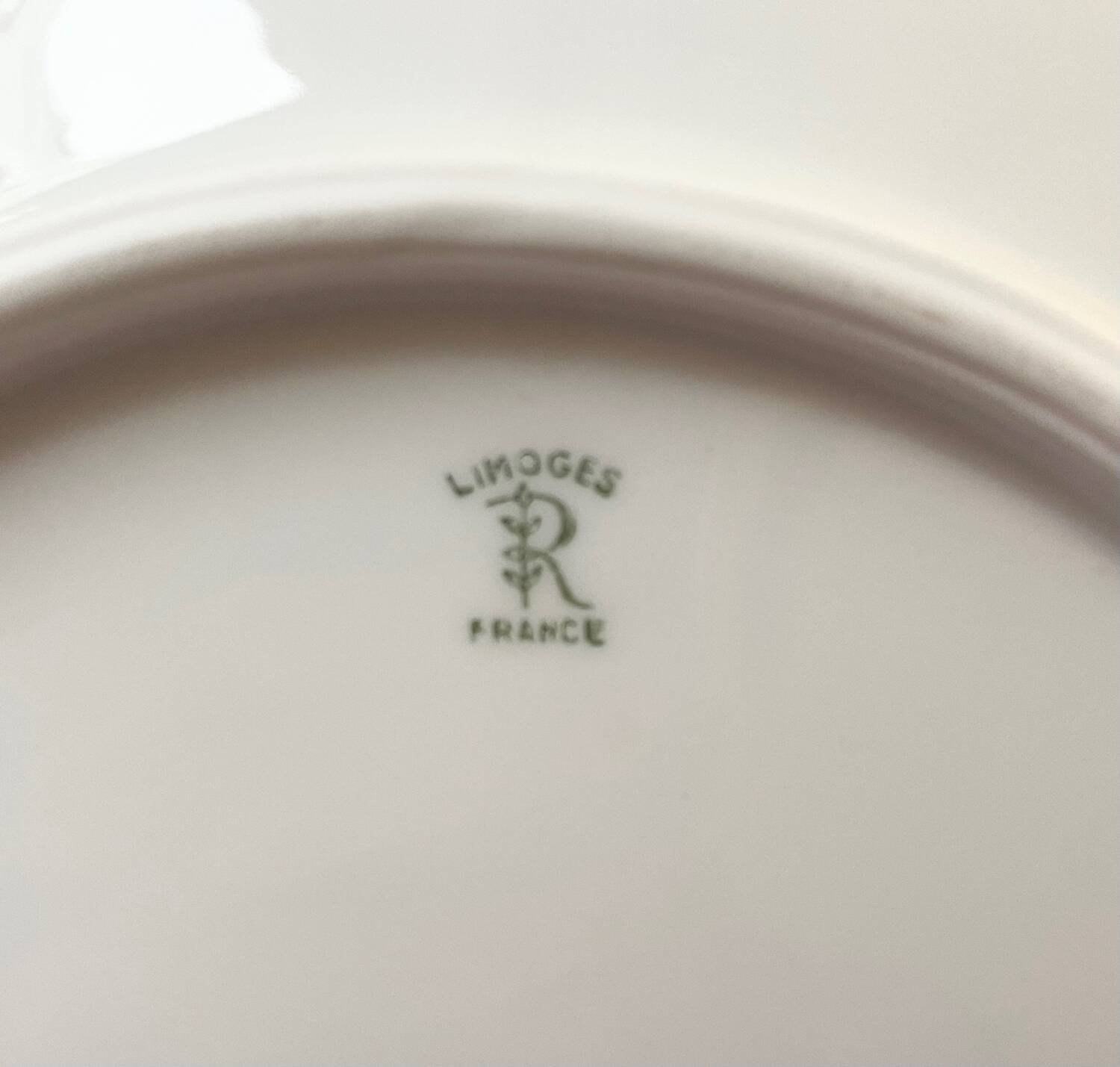 Prestigious 62-piece dinnerware set in vintage 70's Limoges white porcelain by Raynaud