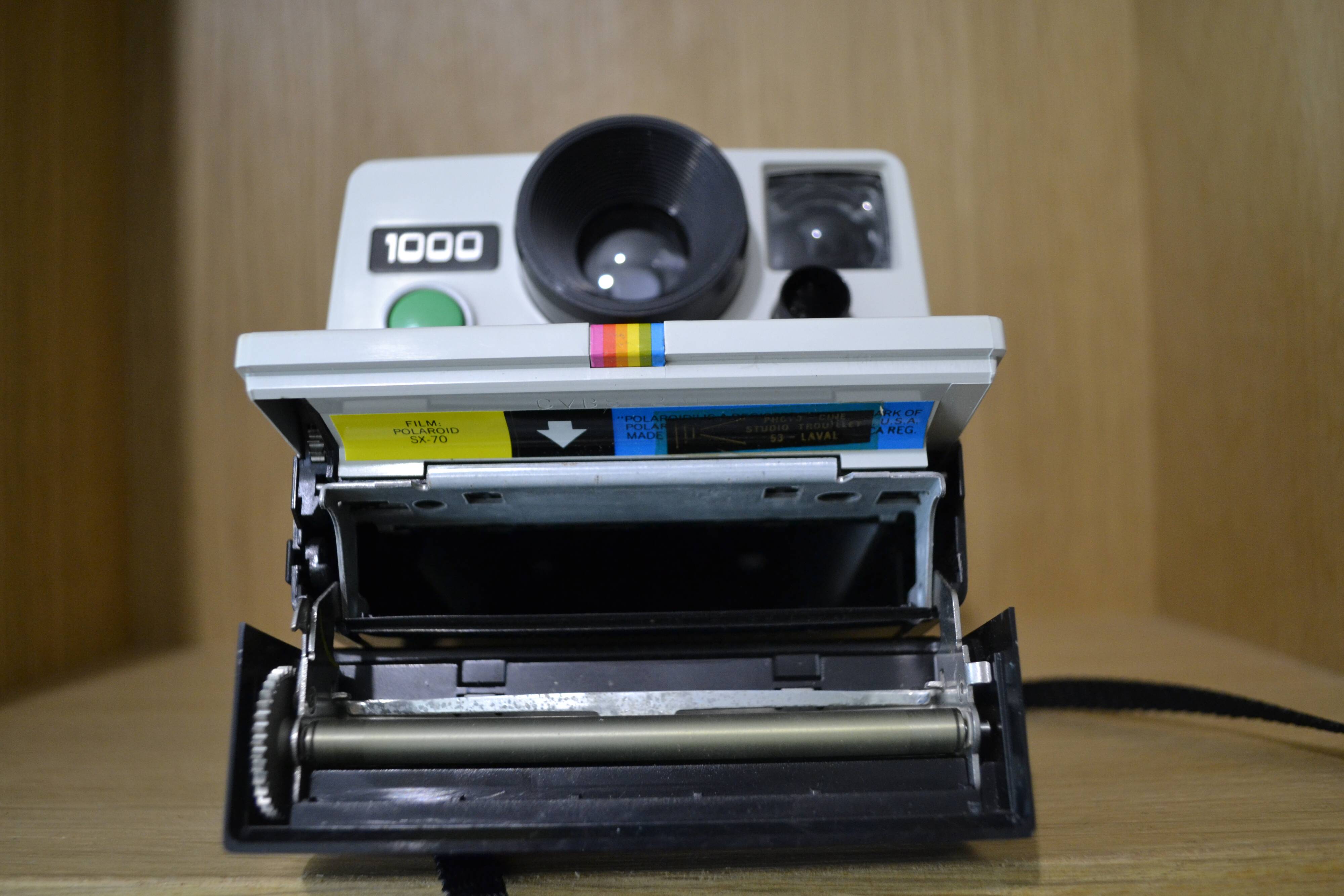 Functional Polaroid 1000 with green button