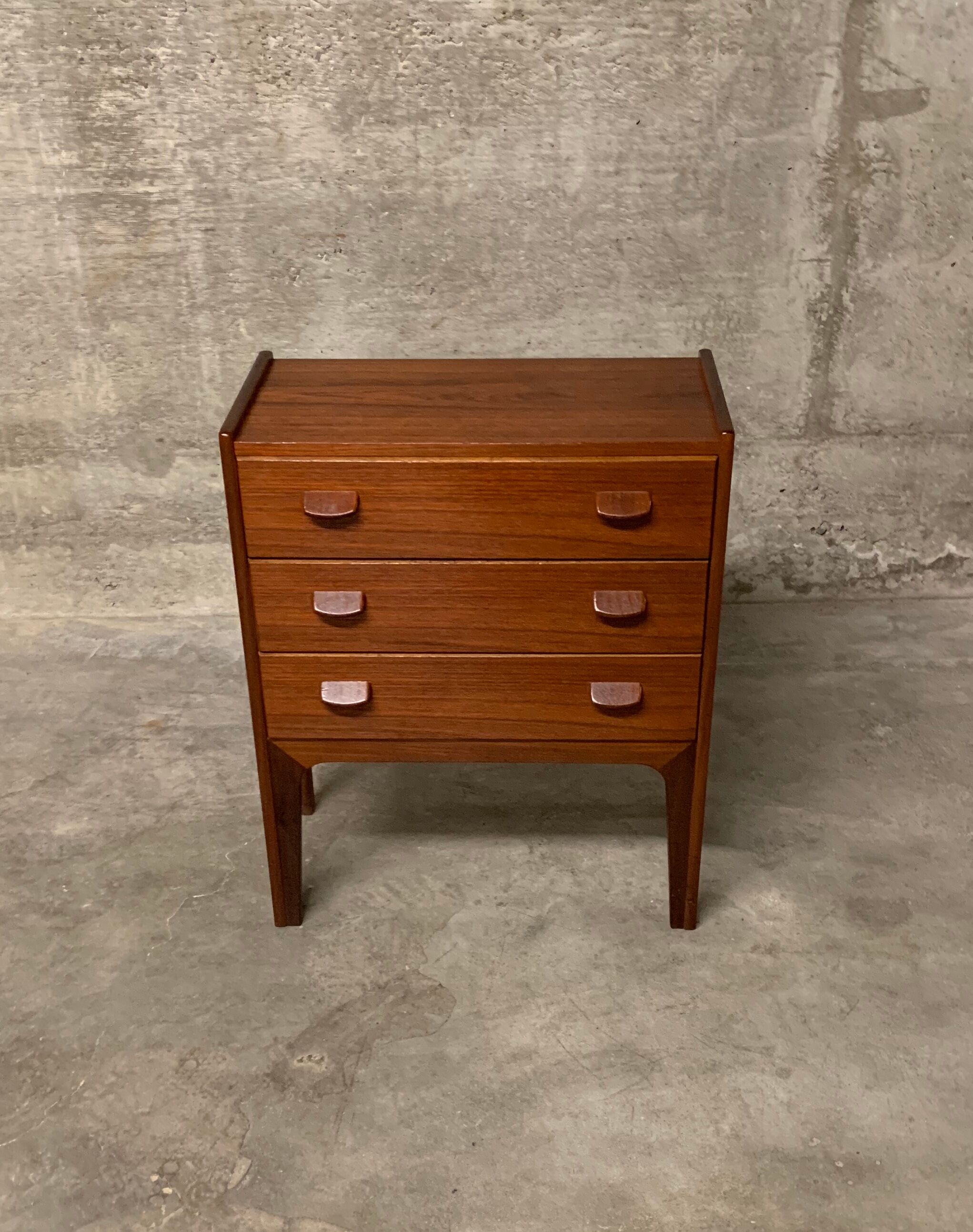 Danish mid-century chest of drawers by Poul Hundevad
