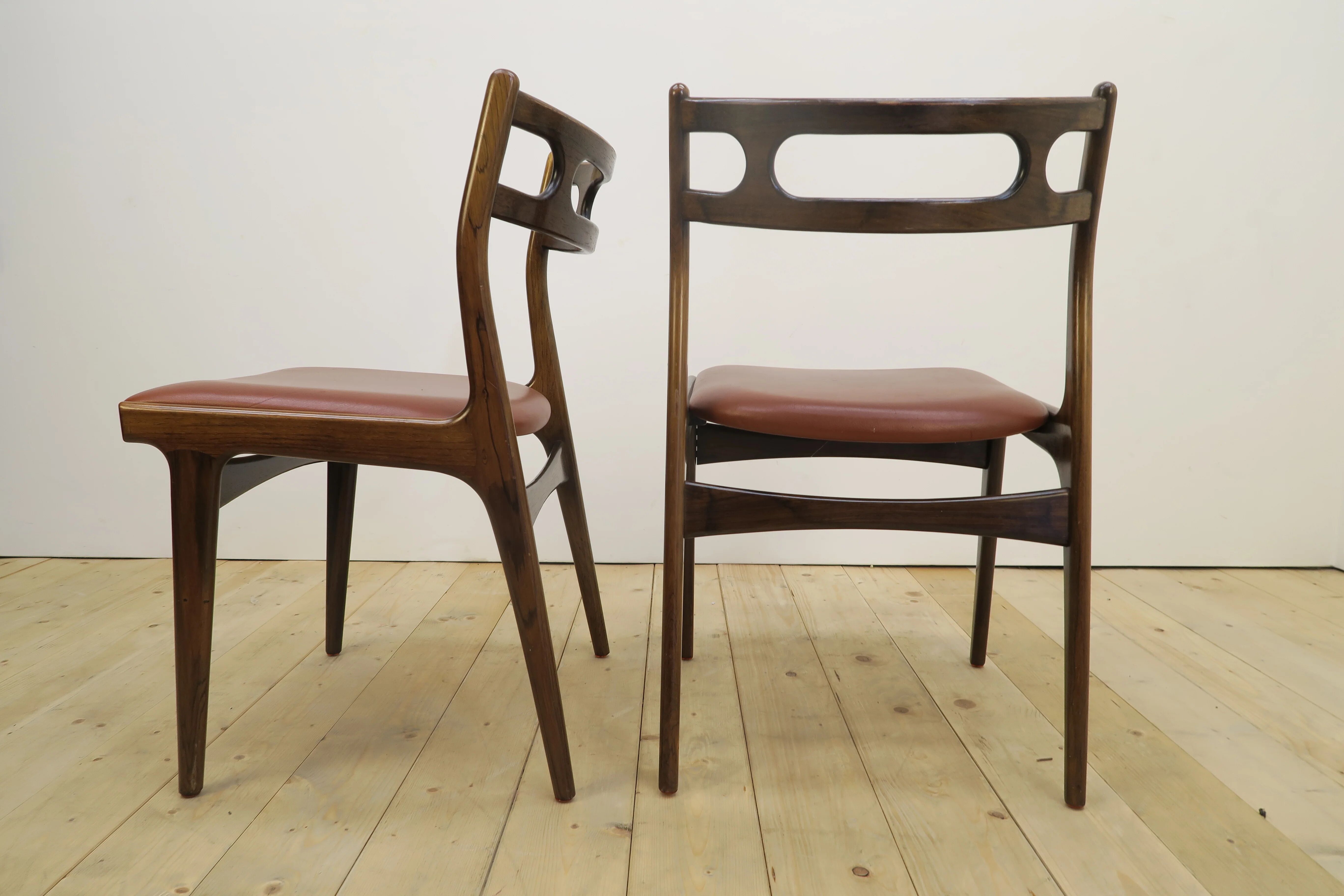Dining room set in rosewood with table and 4 chairs, 1960s.