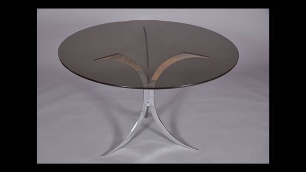 Table  pieds métal chromés et plateau en verre fumé, Circa 1970