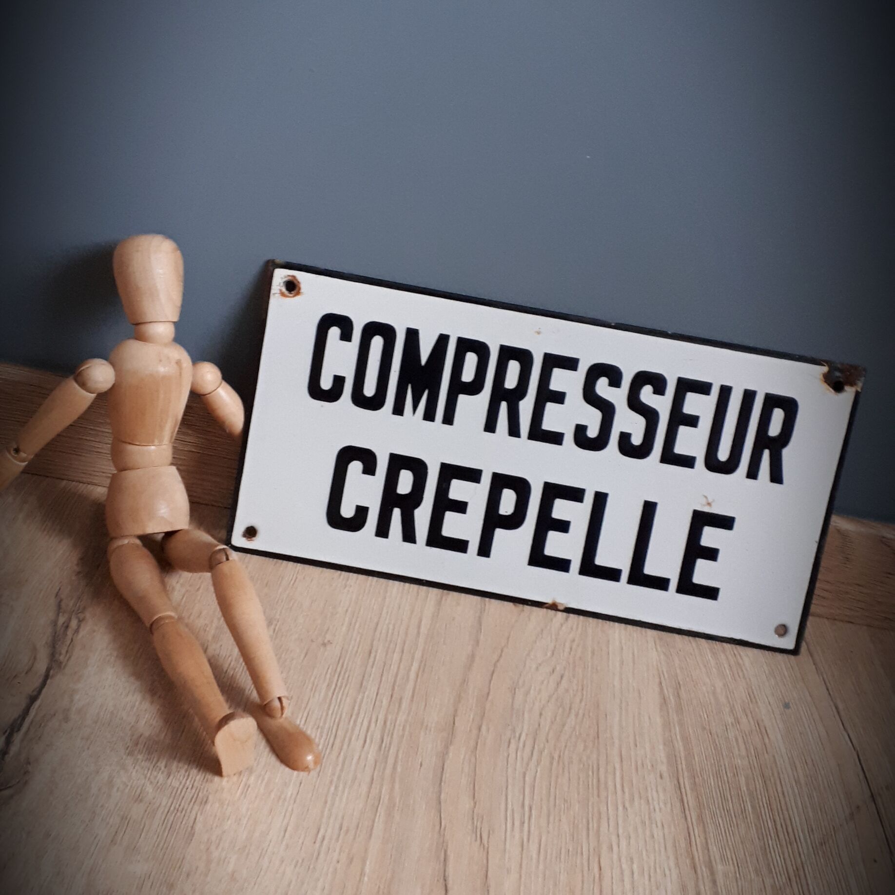 Enamelled plate compressor Crepelle