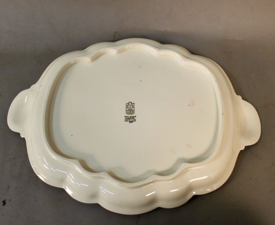 Dish of Gien of chamfered shape