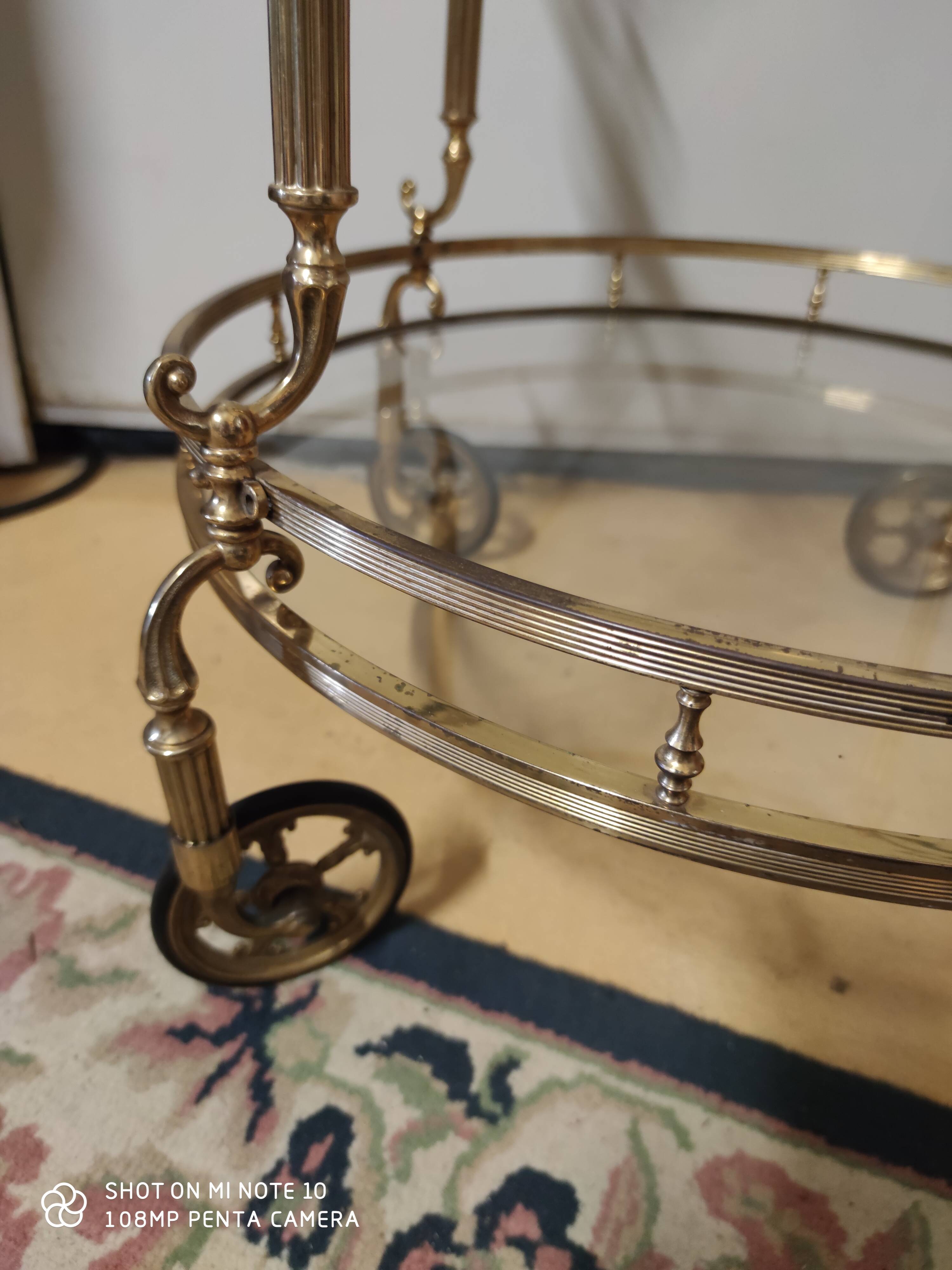 Serving table
