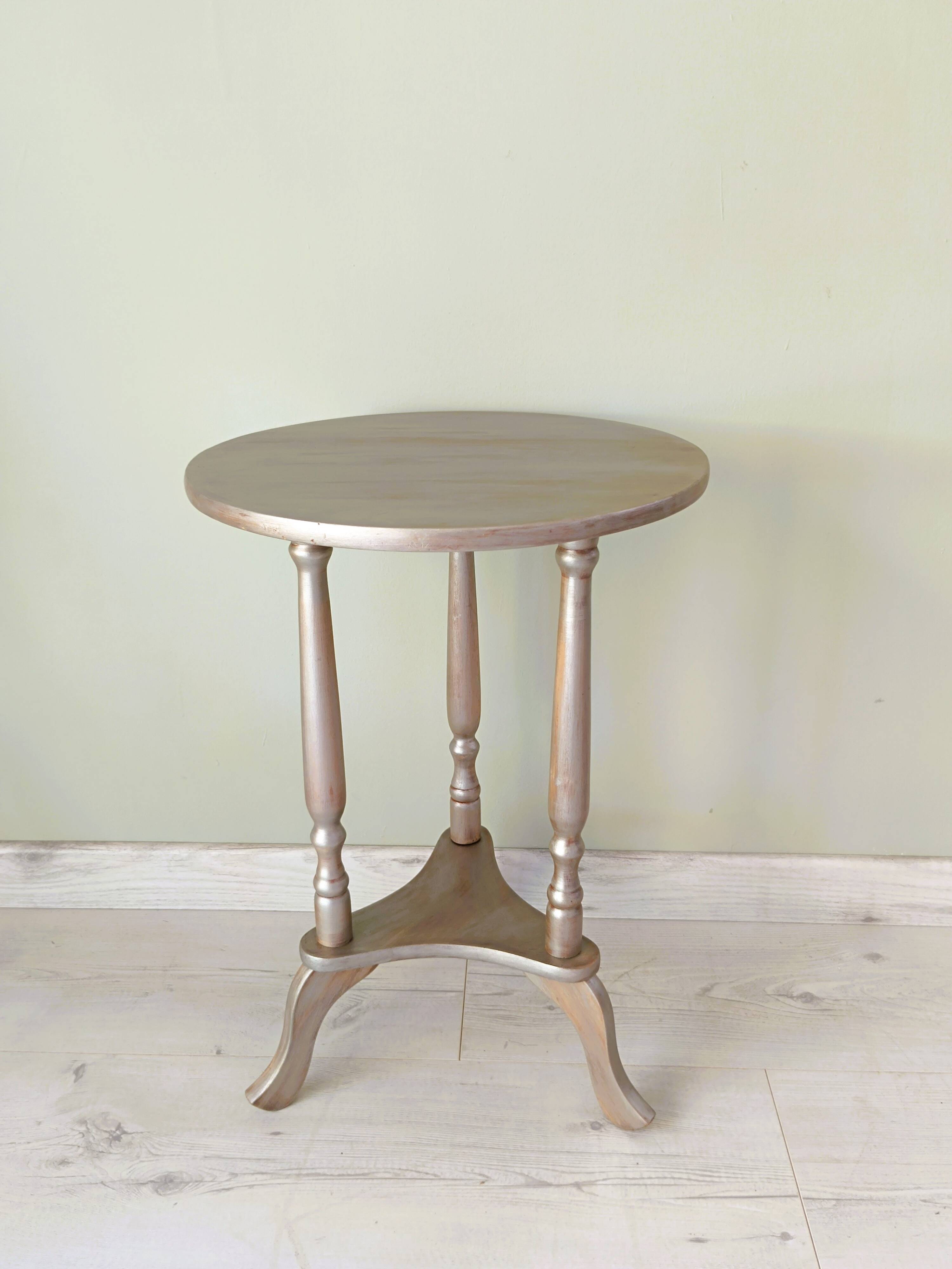 Small Louis XVI style pedestal table