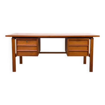 Mid-century teak desk by Svend Åge Madsen for Sigurd Hansen, 1960s.