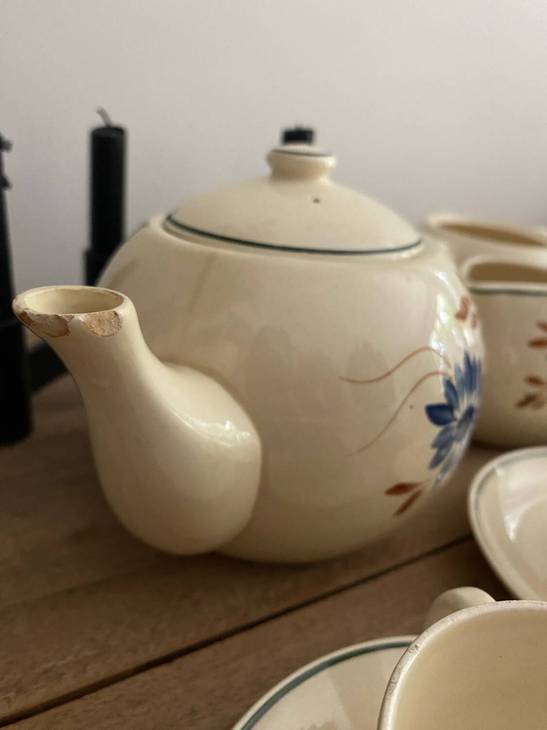 HBCM 19-piece earthenware tea/coffee set, Queen model