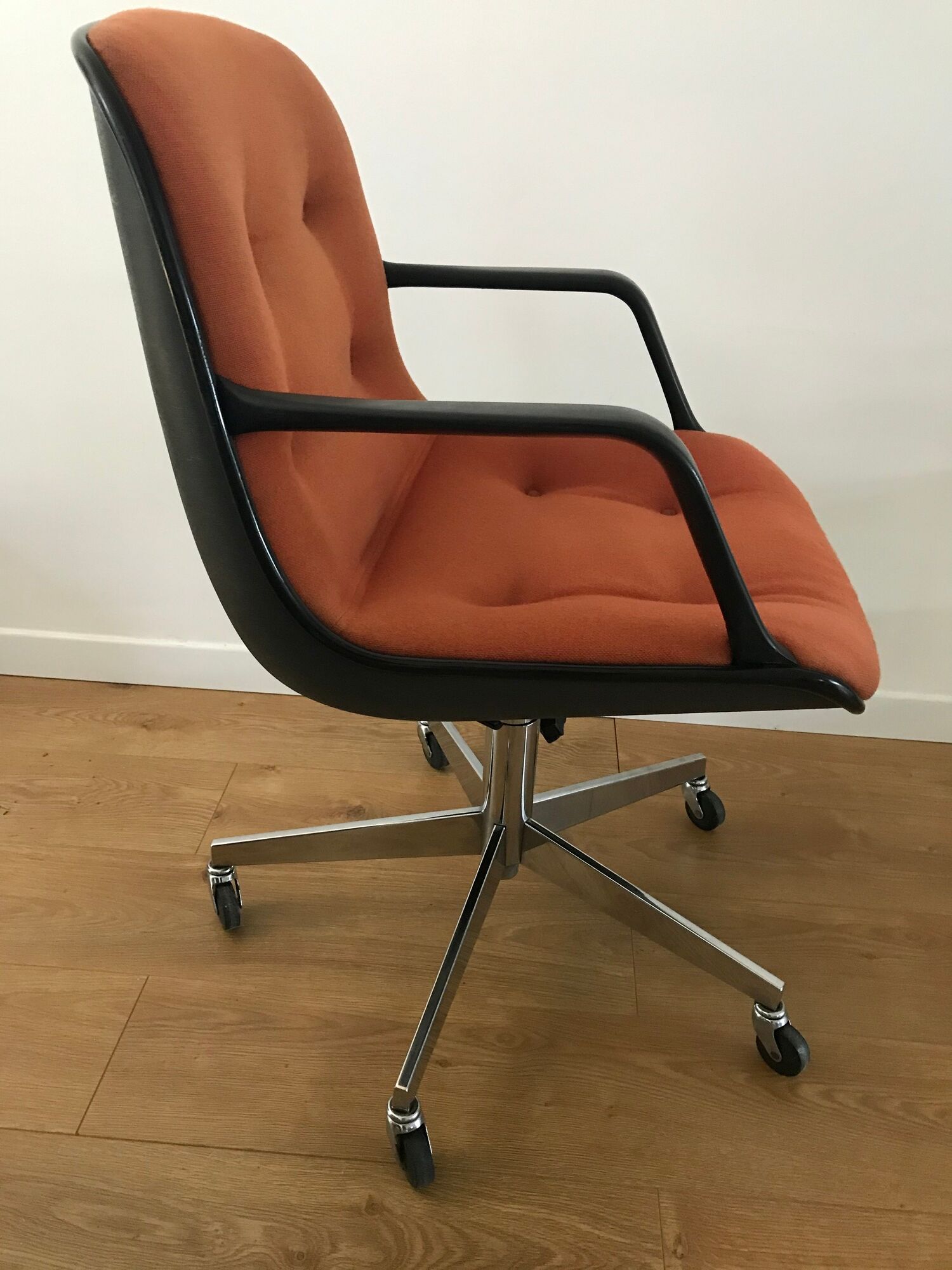 Vintage orange armchair model 451 with wheels by Steelcase Strafor, design by Randall Buck