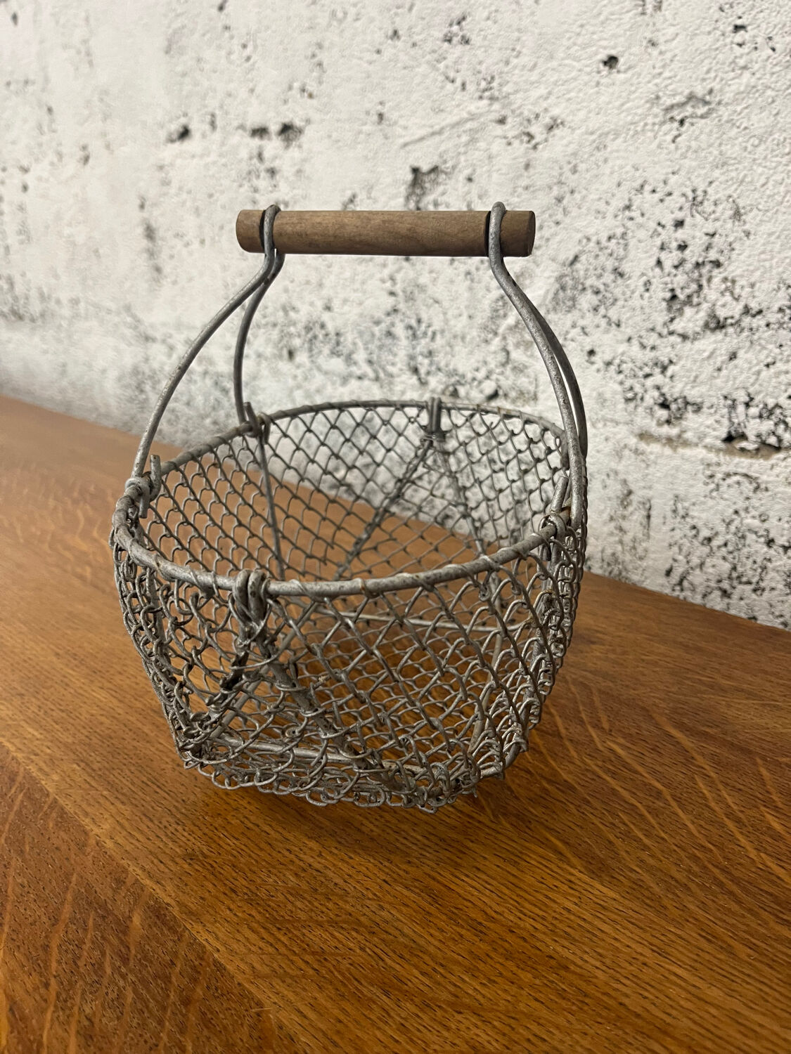 Iron wire basket