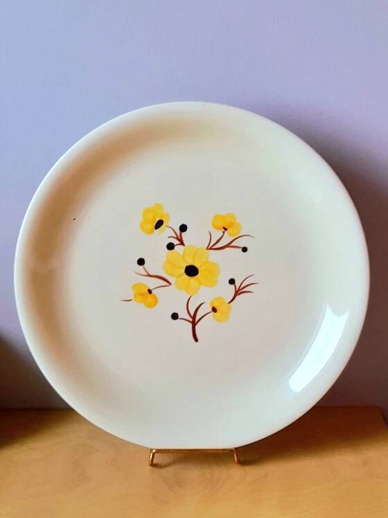 Earthenware dish from Salins, Catherine pattern, 30 cm.