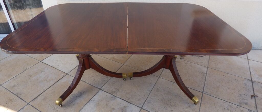 Mahogany top table inlaid with light wood nets and brass toes