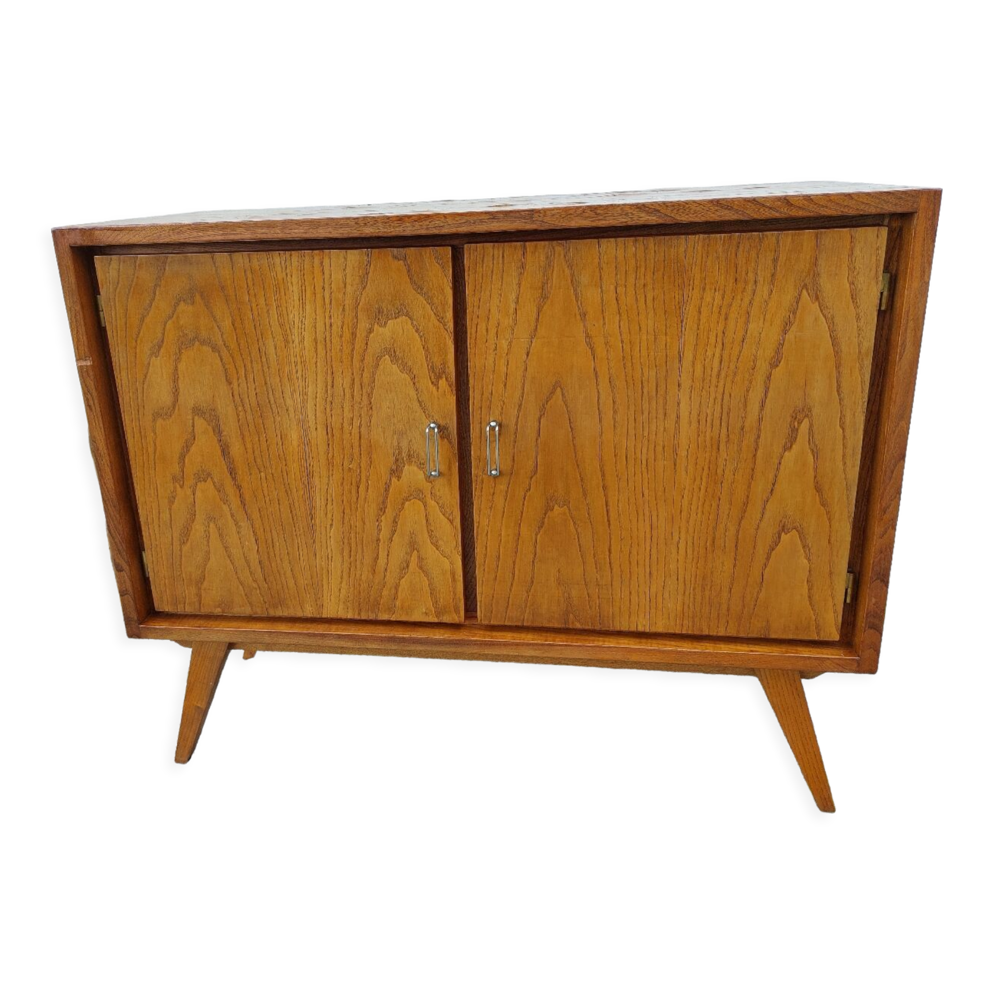 Compass feet sideboard