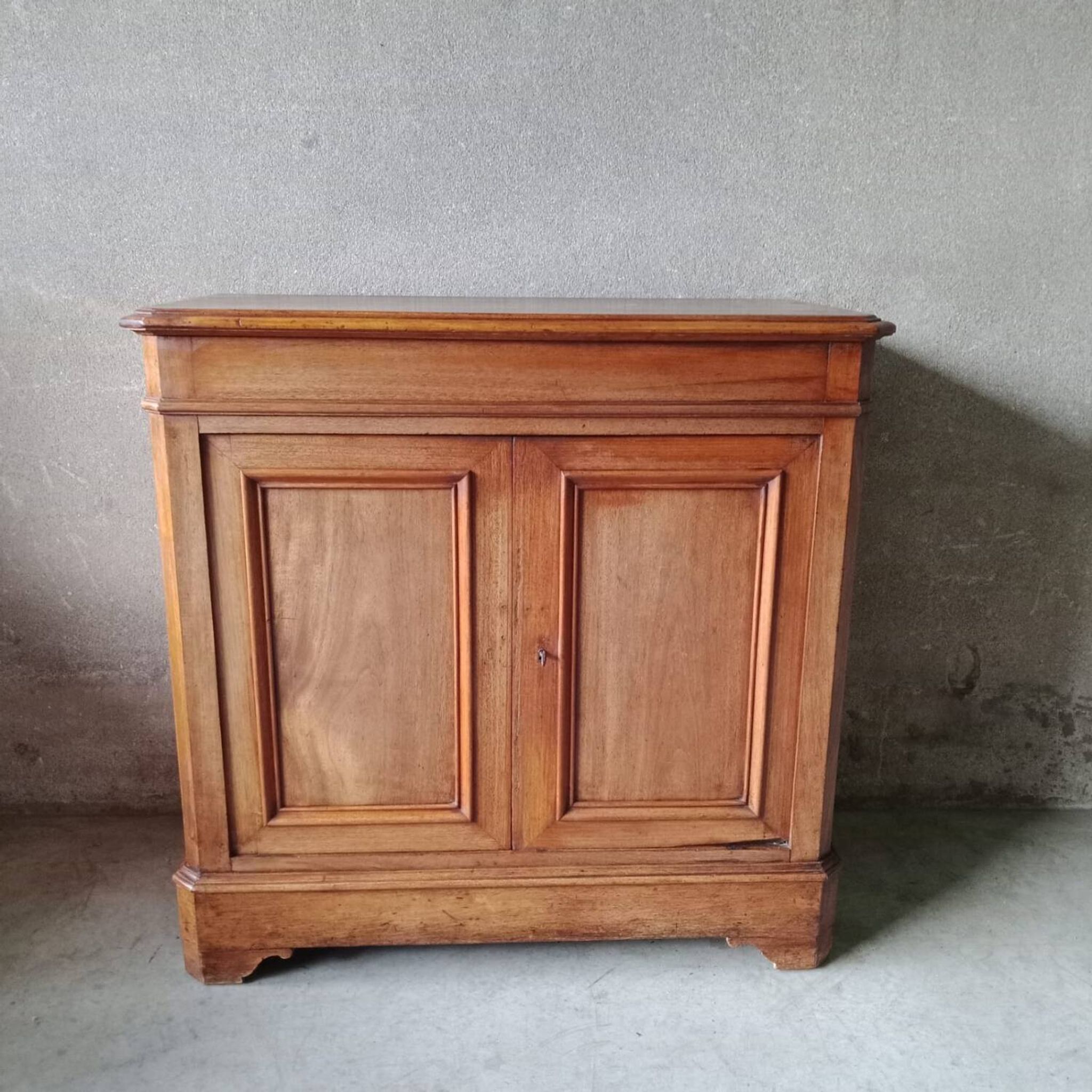 Buffet 2 portes , buffet parisien