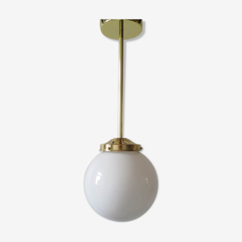 Suspension laiton globe opaline blanc