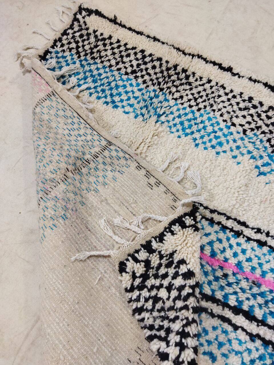 Handmade Moroccan Berber rug 253 X 155 CM