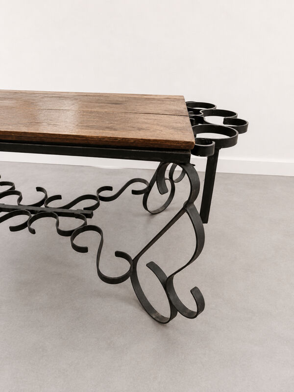 Table basse ancienne en bois massif avec porte-bouteilles intégrés