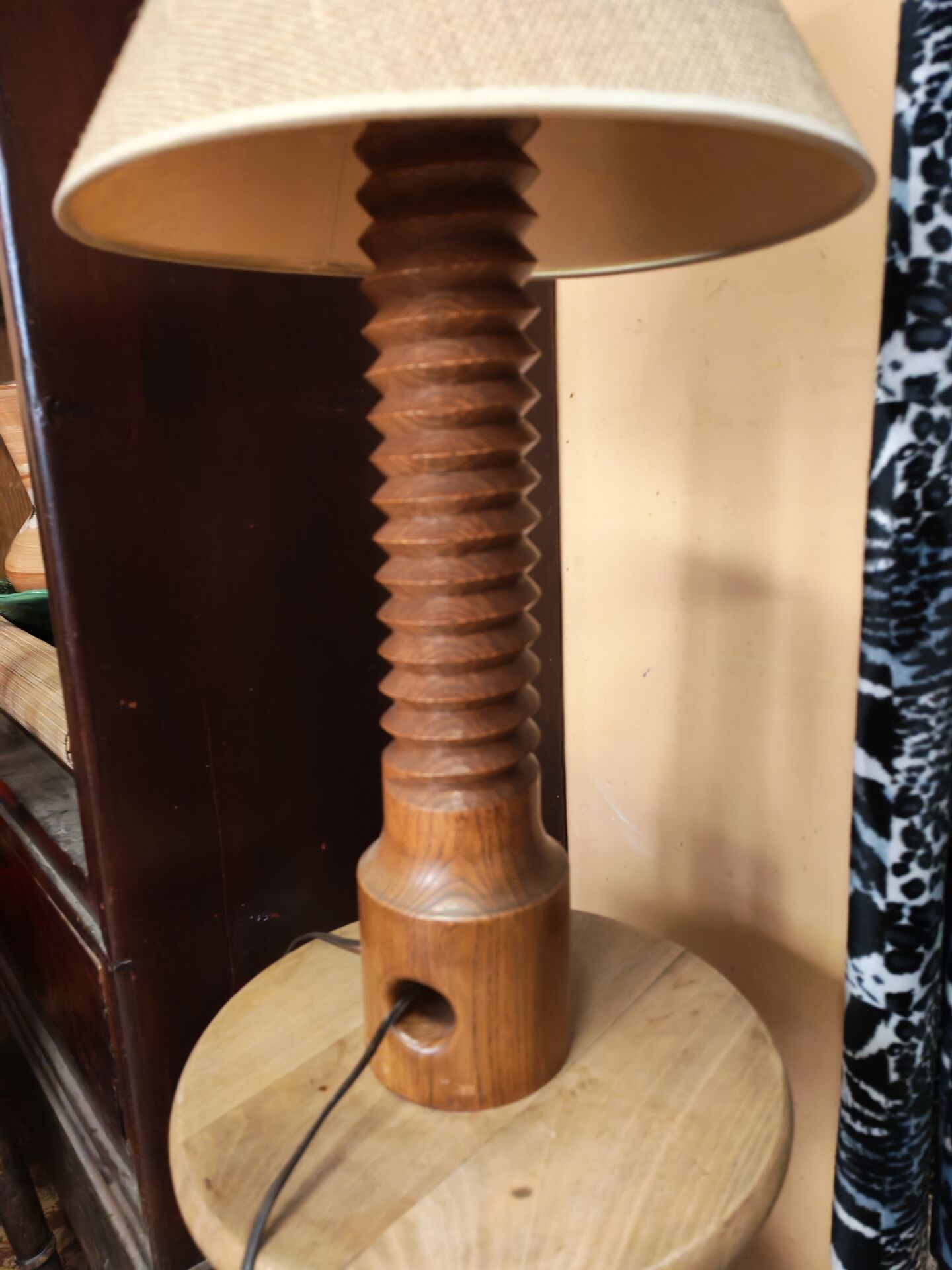 Lampe en bois tourné style Charles Dudoyut