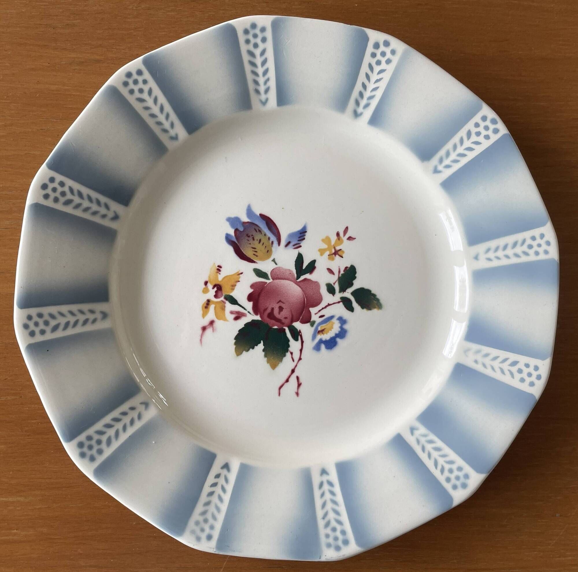 6 large flat antique plates in Sarreguemines earthenware