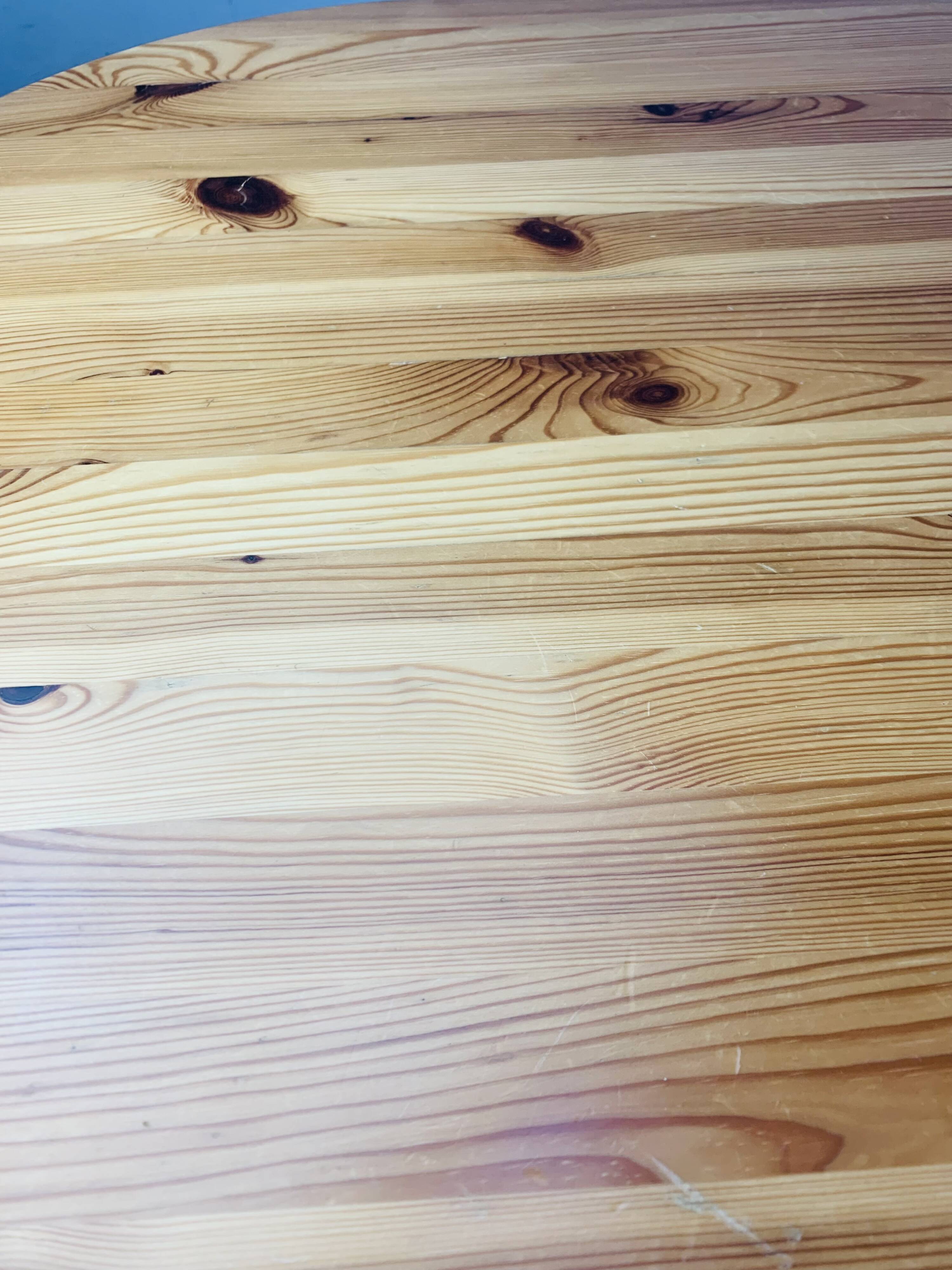 Table basse en pin massif forme organique, années 80