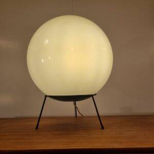 Large plastic sphere globe table lamp – Raak Amsterdam | Vintage design lamp