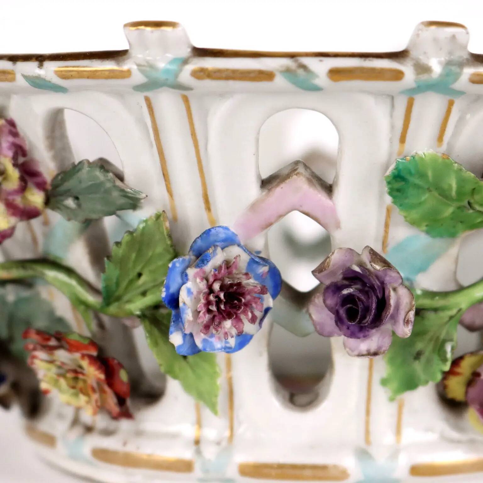 Antique porcelain box Europe 1800s with gold flower decoration