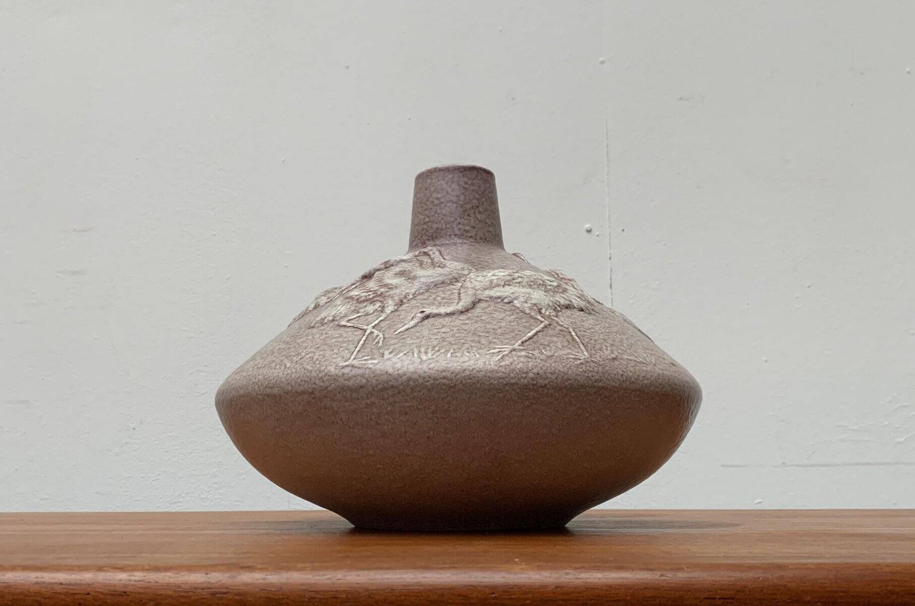 Large vase in German pottery from the mid-century with a crane ornament from Cortendorf.