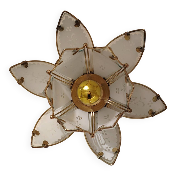 Applique fleur de lotus en verre cerclée laiton doré