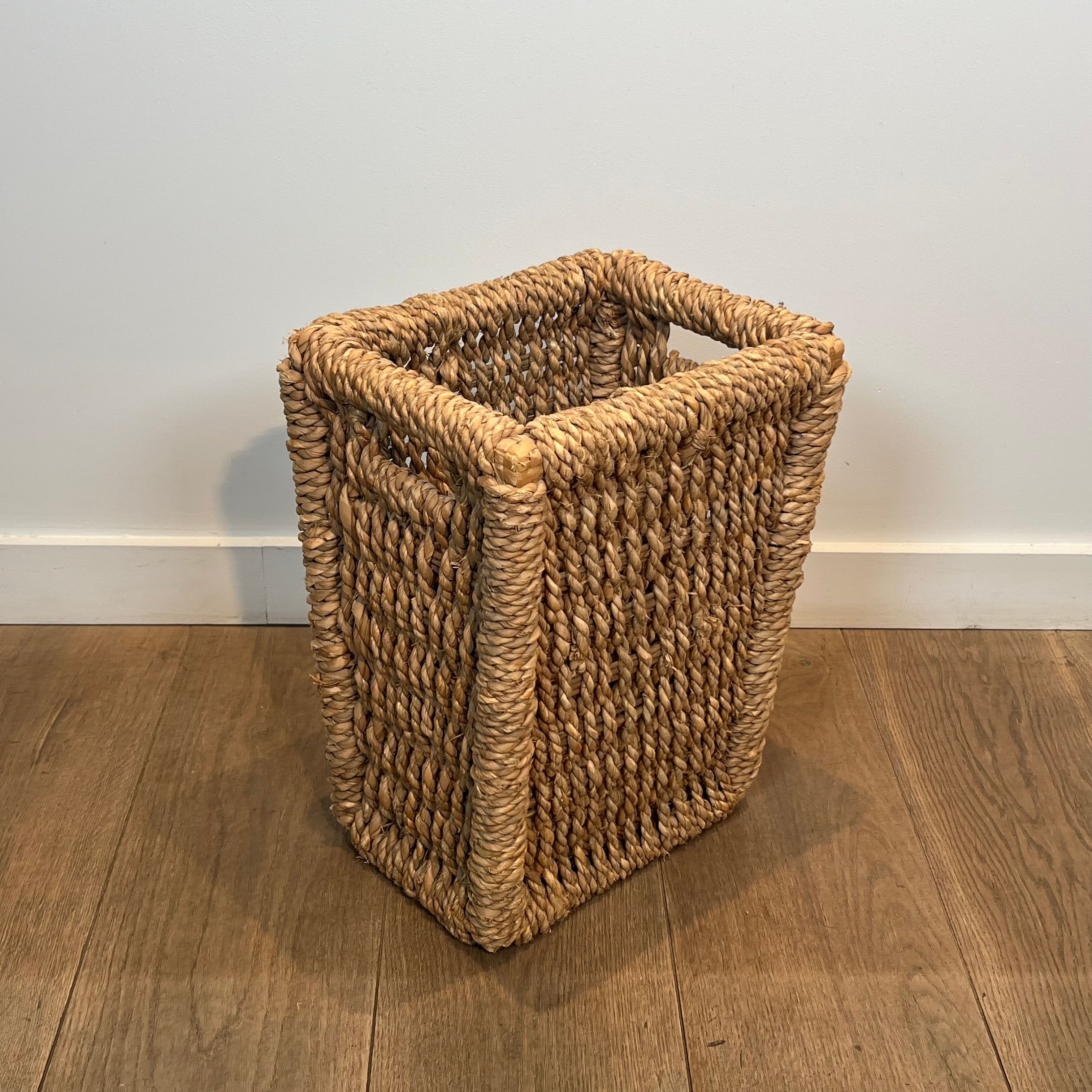Rope wastepaper basket