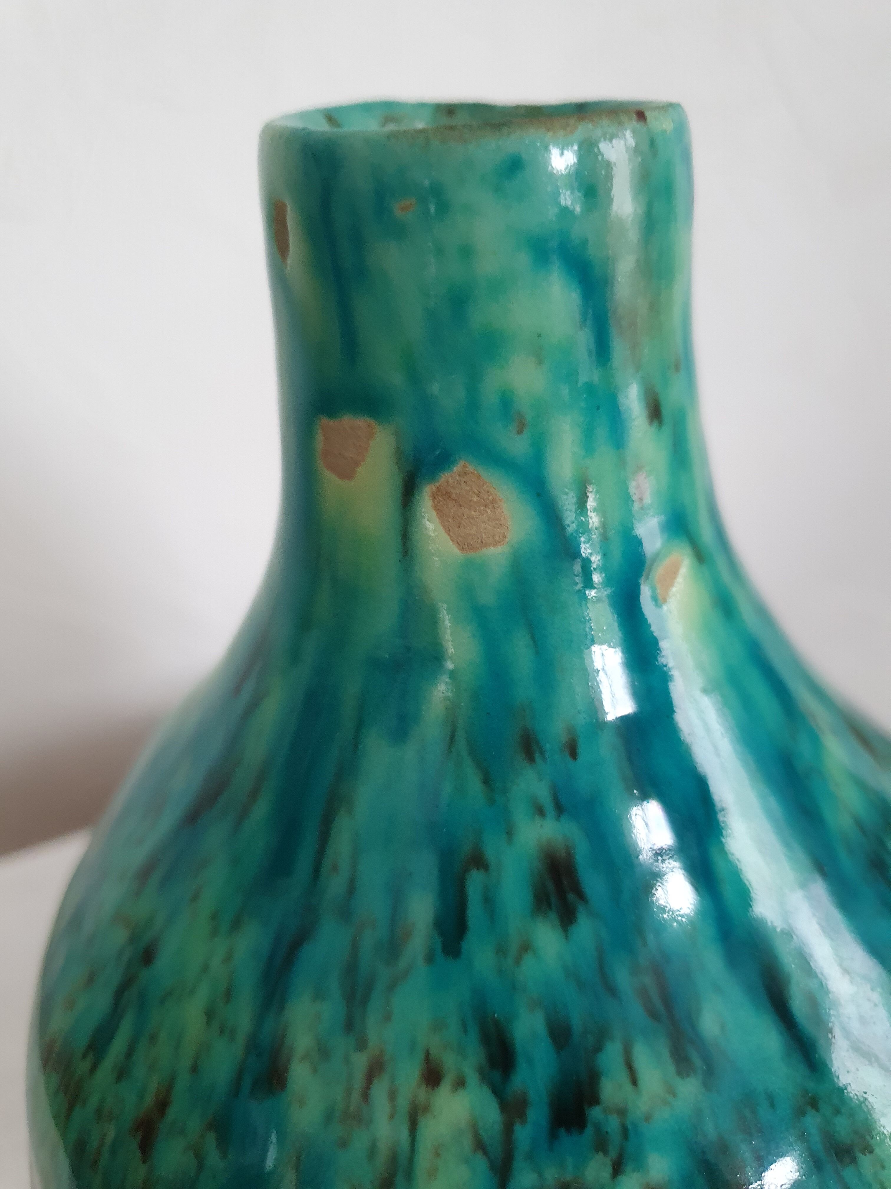 "Accolay" sandstone vase