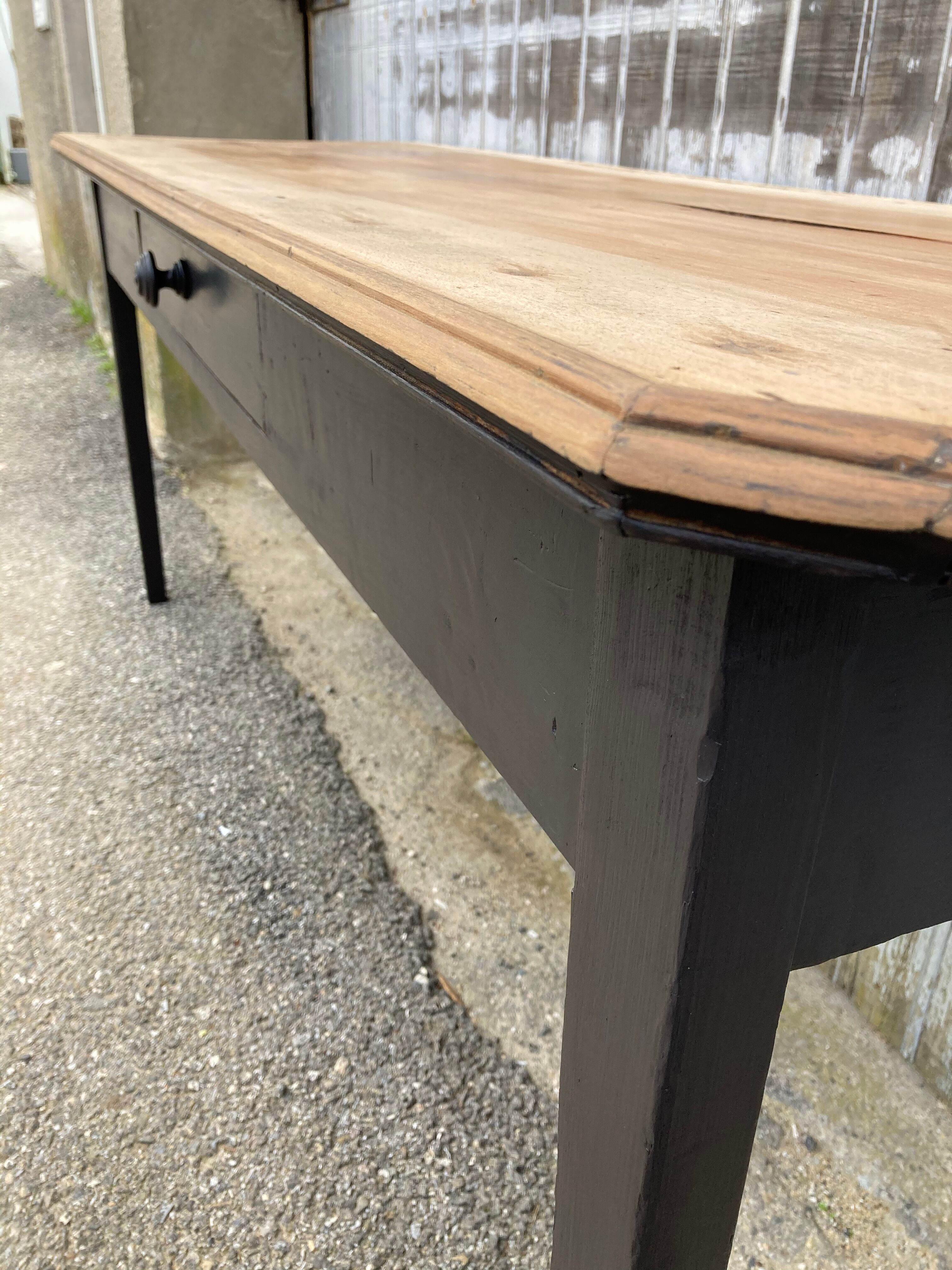 Console natural tray black footing
