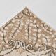 Rare tapis vintage fait main tons rose poudré et beige, motifs floraux