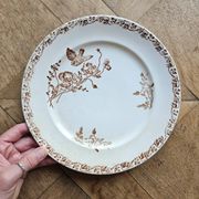 Flat plates, ironstone, poppies
