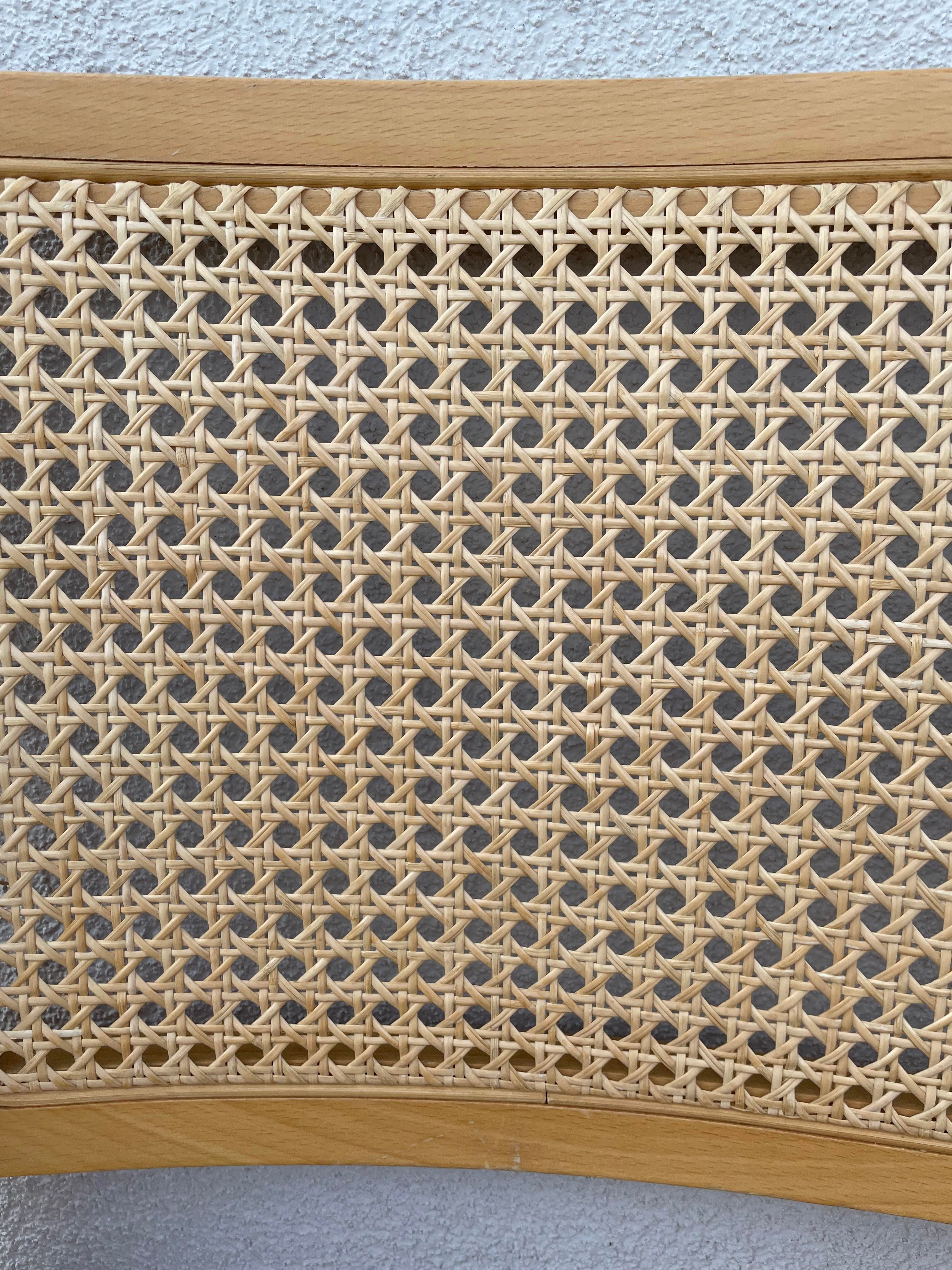 Folding chair in cannage