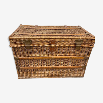 Wicker trunk