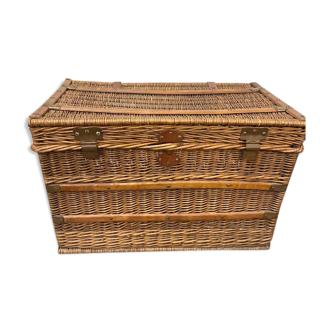 Wicker trunk