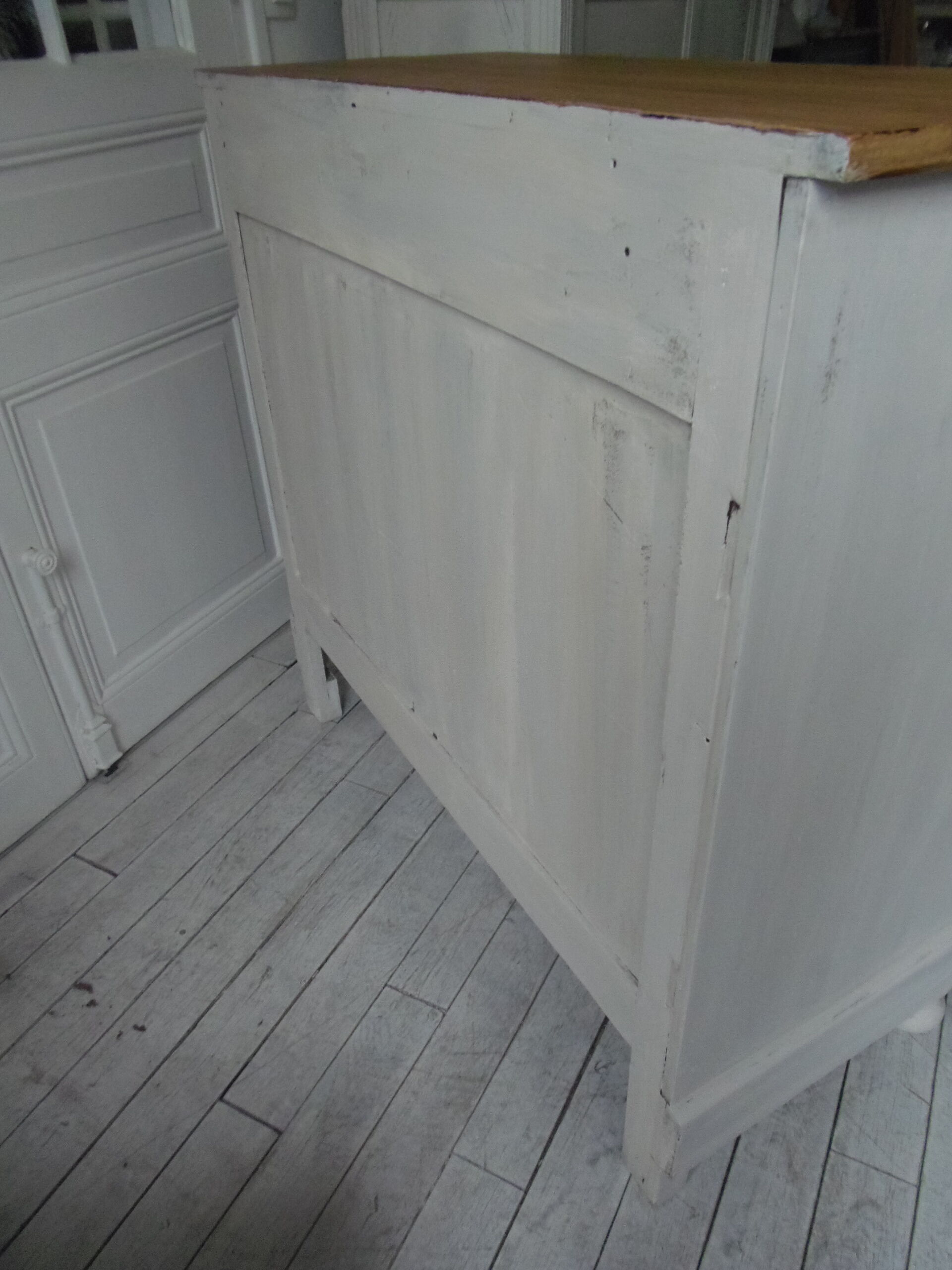 Chest of drawers of the year 1900 revisited, patinated pearl gray, wooden top.