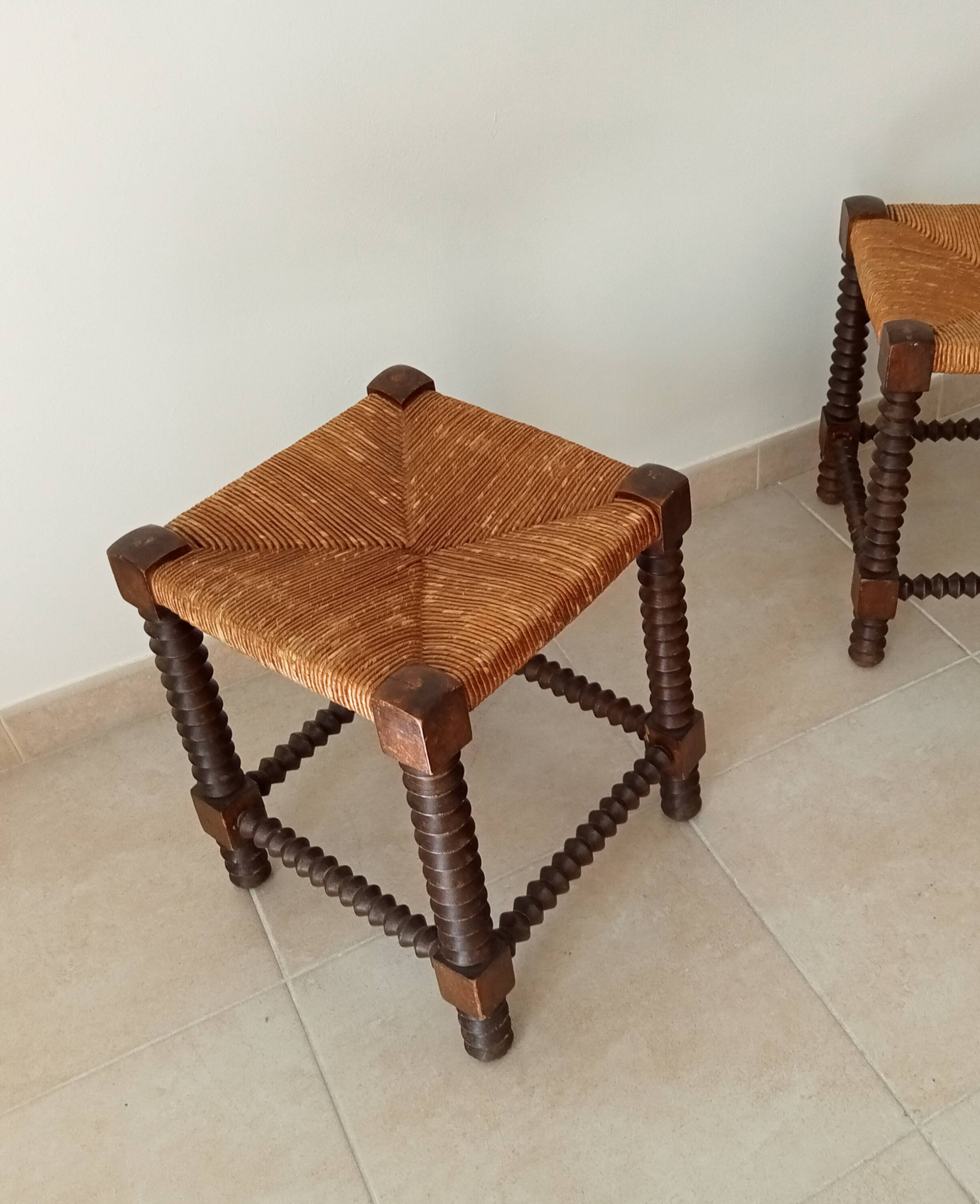 Vintage straw stool in turned wood 50s/60s