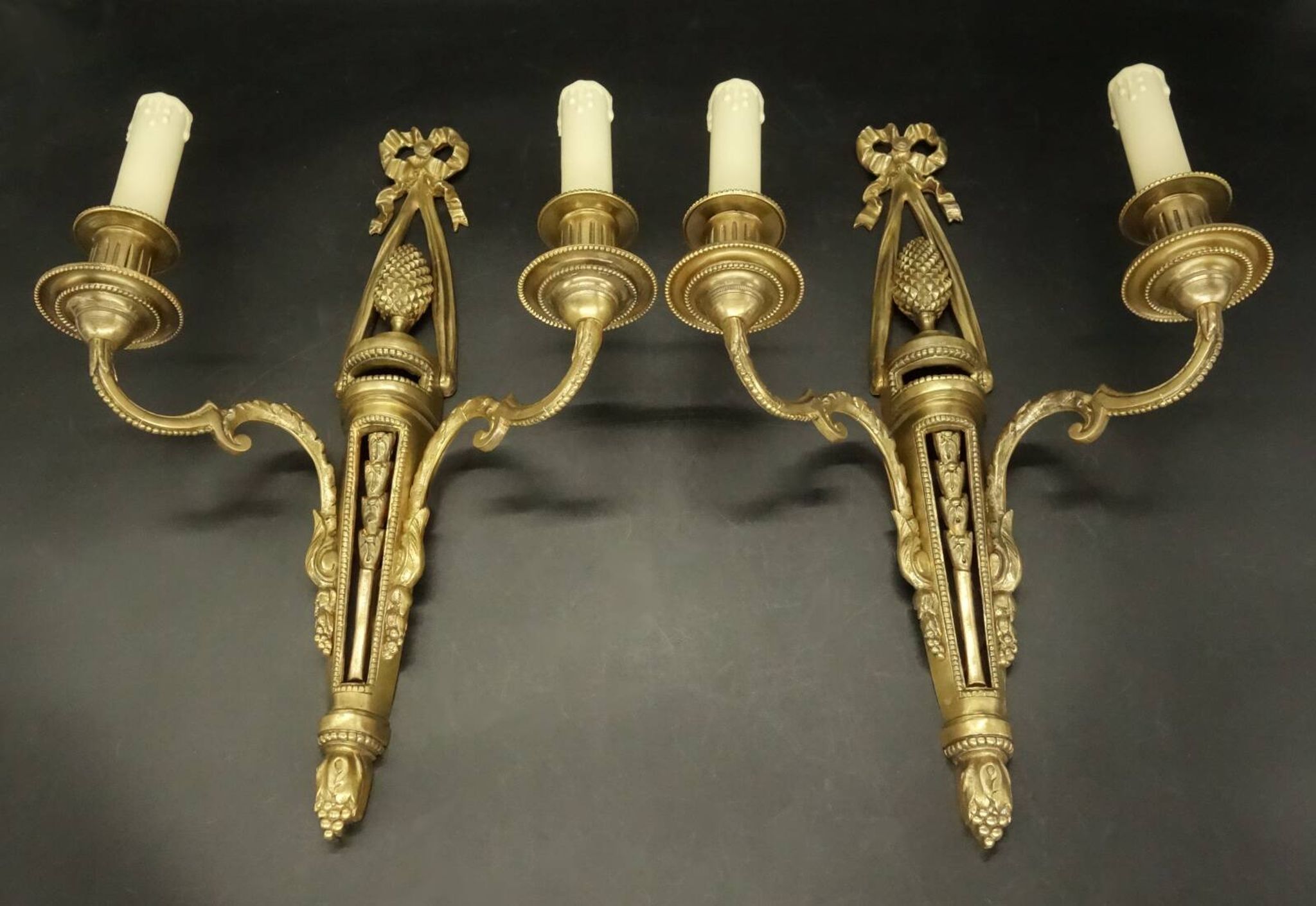 Pair of large wall sconces with bow in Louis XVI style from the 19th century - bronze