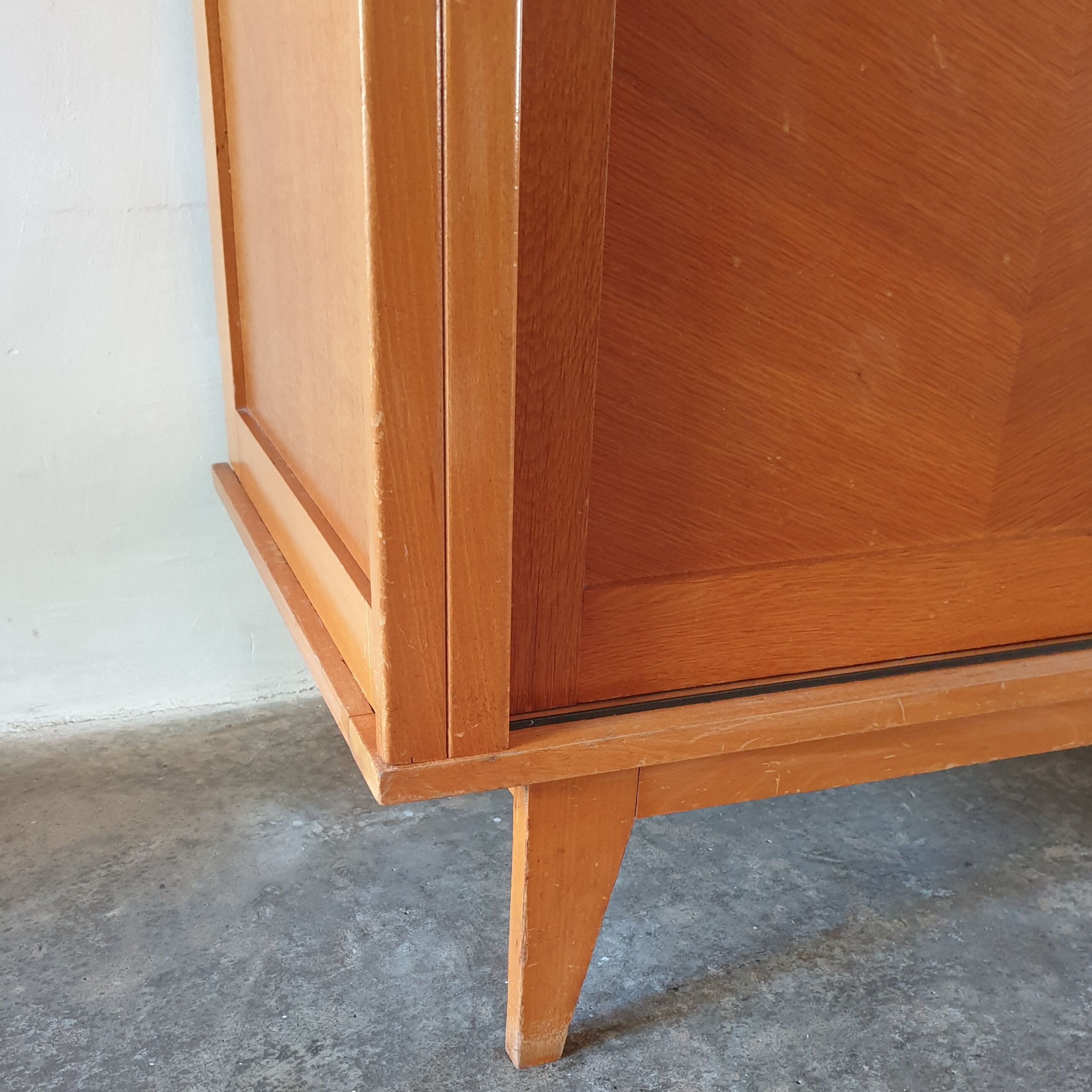 Parisian wardrobe with sliding doors