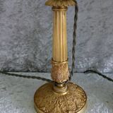 Paire de lampes bougeoirs en bronze ciselé