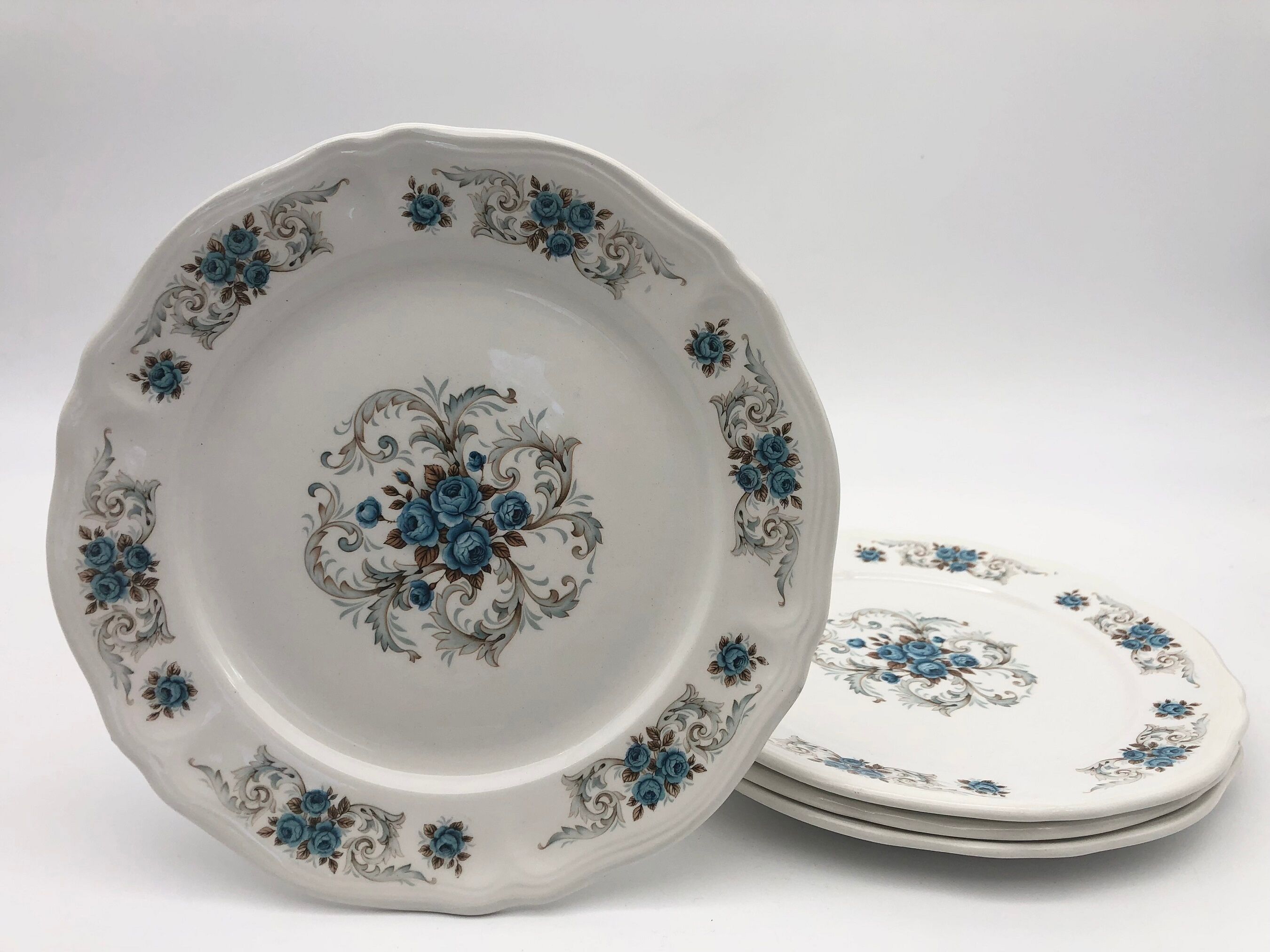 4 Orchies Moulin des Loups dessert plates, Sevigné model